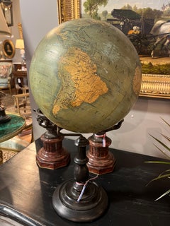 Globe terrestre sur pied Antique French