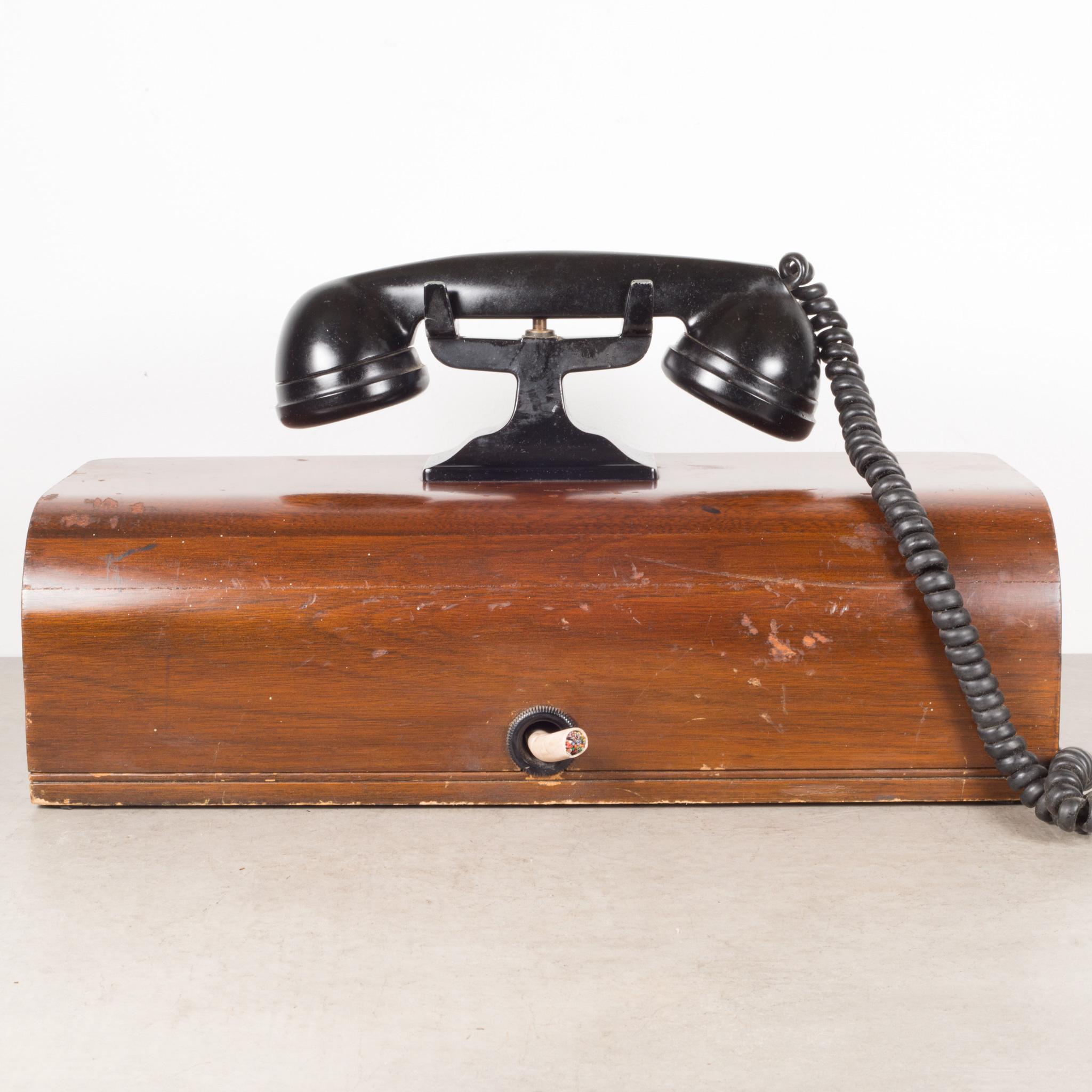 Antique World War 2 Era US Navy Bakelite Switch Board Phone c.1940 In Good Condition In San Francisco, CA