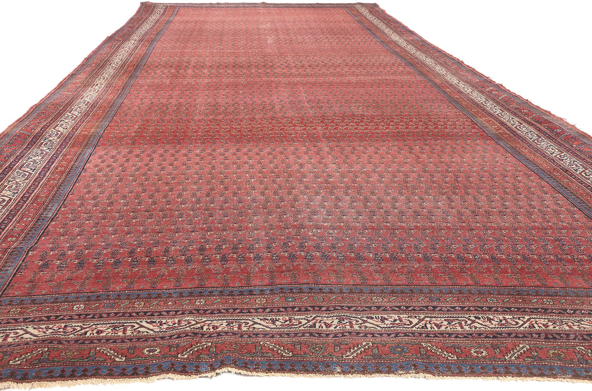 Antiker persischer Saraband-Teppich aus Goldbronze, traditioneller Stil, auf verwittertem Charme trifft (Rustikal) im Angebot