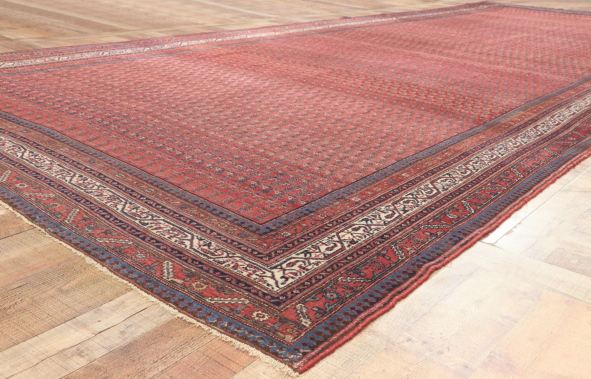 Antiker persischer Saraband-Teppich aus Goldbronze, traditioneller Stil, auf verwittertem Charme trifft (20. Jahrhundert) im Angebot