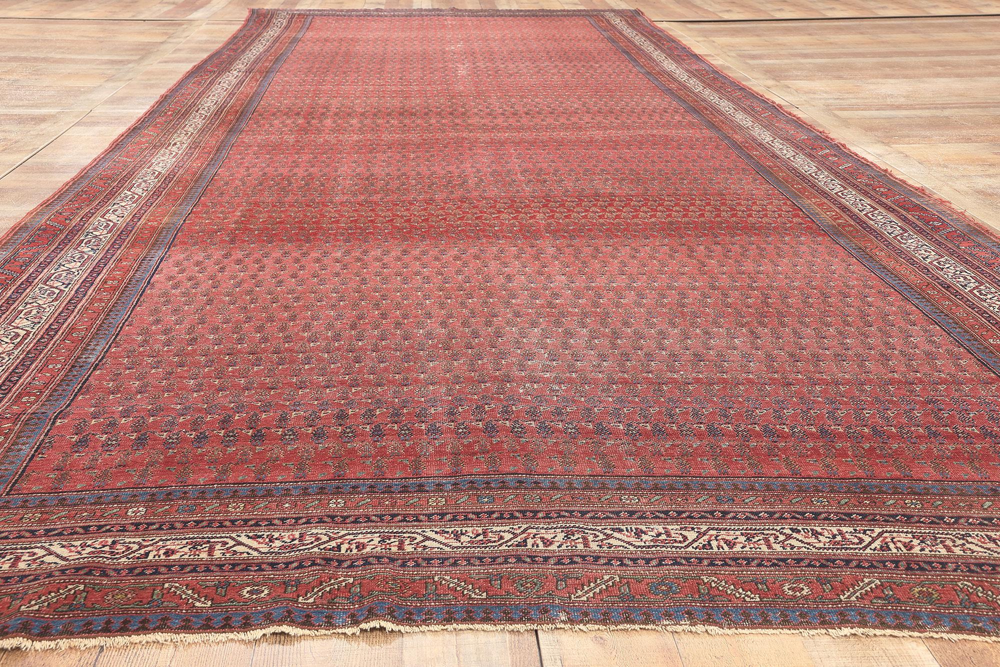 Antiker persischer Saraband-Teppich aus Goldbronze, traditioneller Stil, auf verwittertem Charme trifft (Wolle) im Angebot