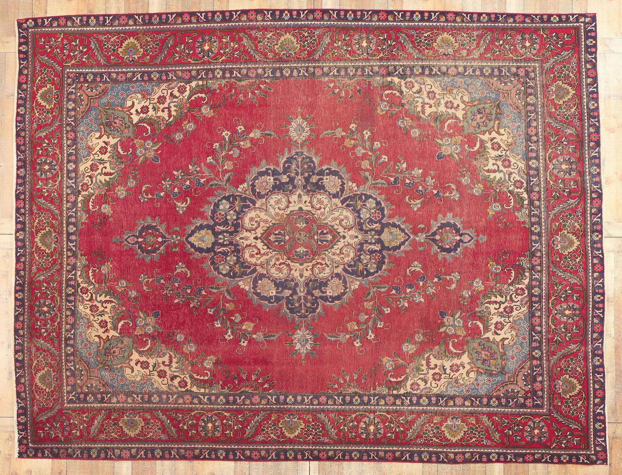 Tapis persan de Tabriz antique, Sensibilité rustique et Charme nostalgique en vente 2