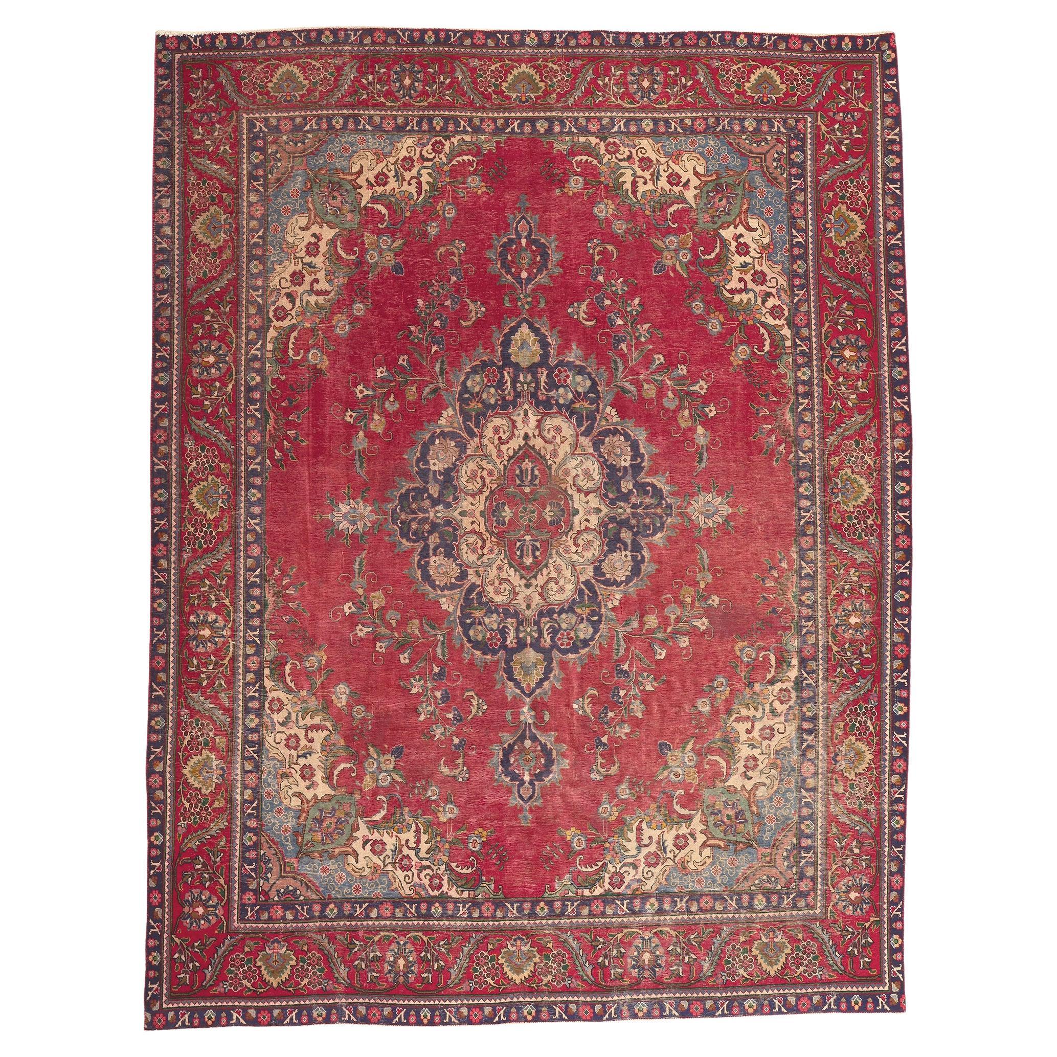 Antik-getragener persischer Täbriz-Teppich, rustikale Sensibilität trifft auf nostalgischen Charme