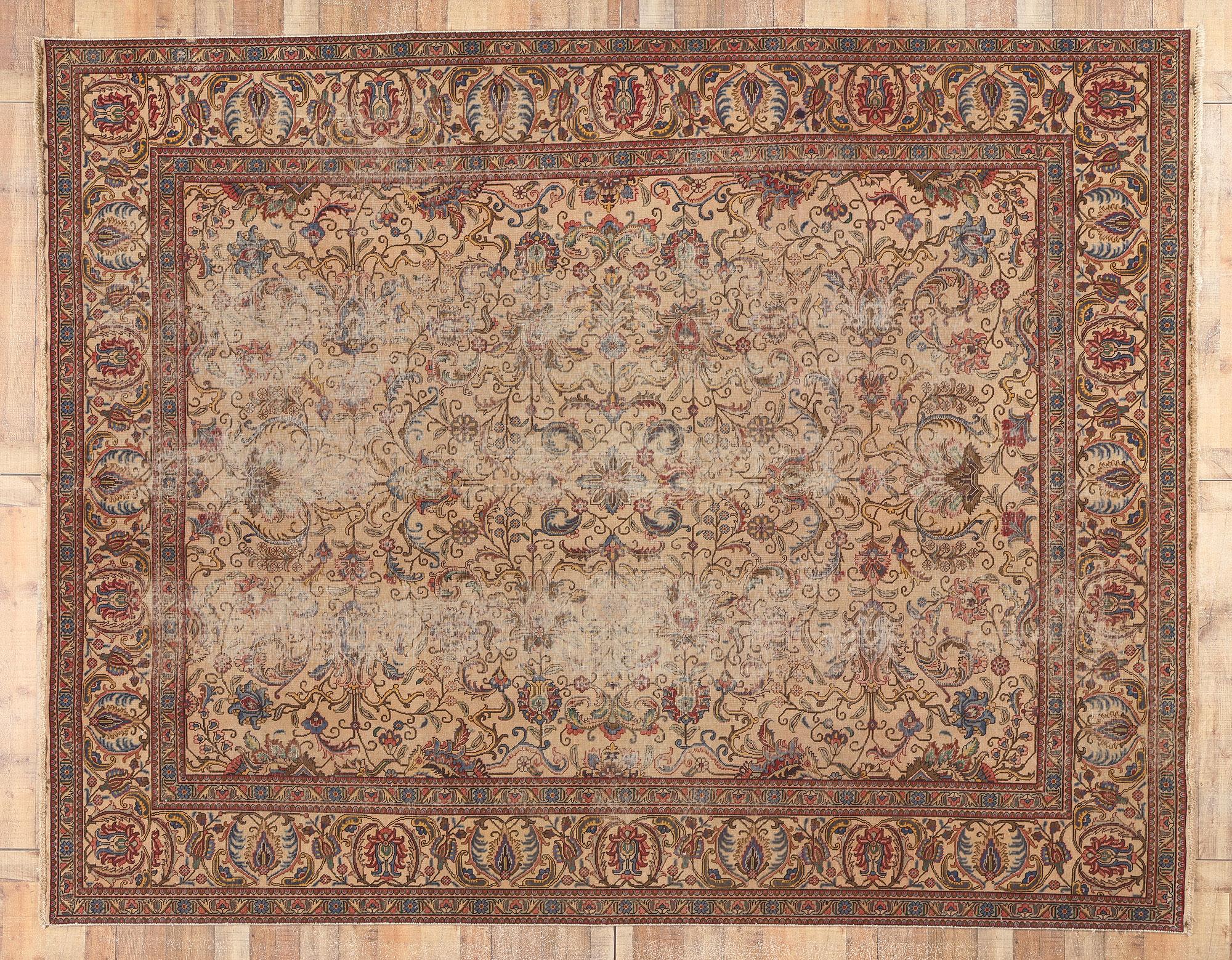 Antiker persischer Täbris-Teppich aus Goldbronze, verwitterte Schönheit auf rustikaler Sensibilität im Angebot 1