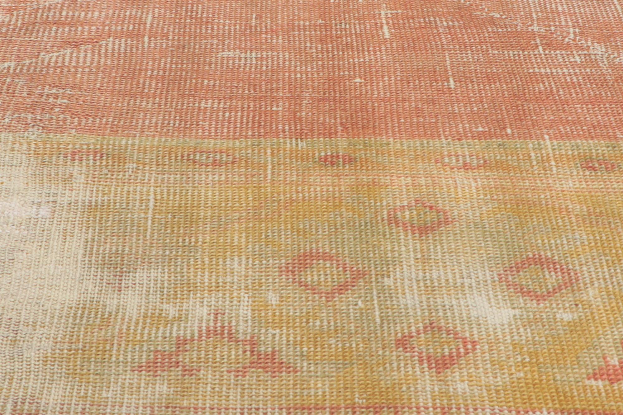 Antiker türkischer Oushak-Teppich aus Goldbronze, verwitterter Fesse trifft auf entspannte Raffinesse (Handgeknüpft) im Angebot