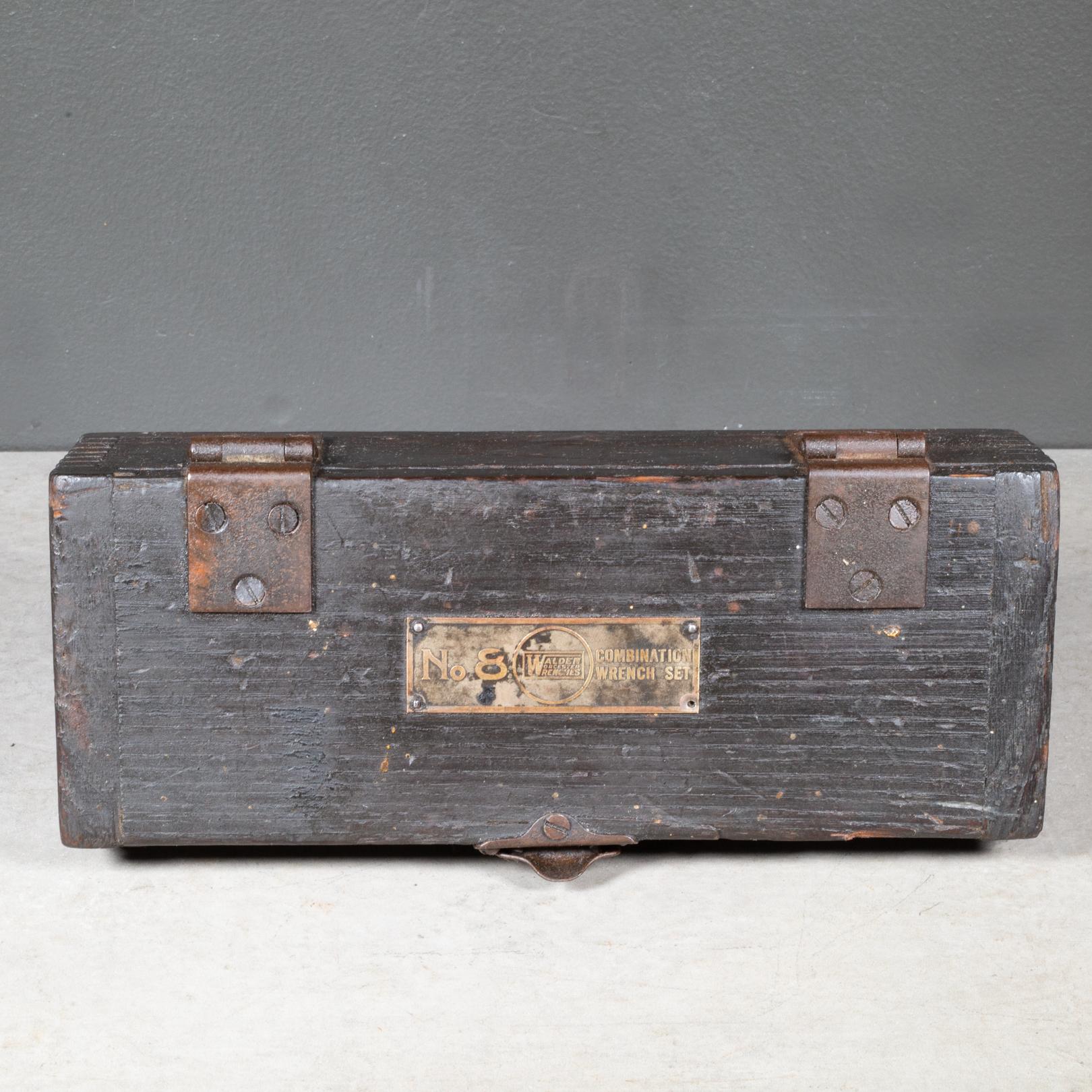 ABOUT

An antique wrench set box used to store a socket set. Box is constructed with dovetail joints, steel brackets and has original brass label. 

Shown with life size hand model.

    CREATOR Walden Worcester Wrenches. 
    DATE OF MANUFACTURE