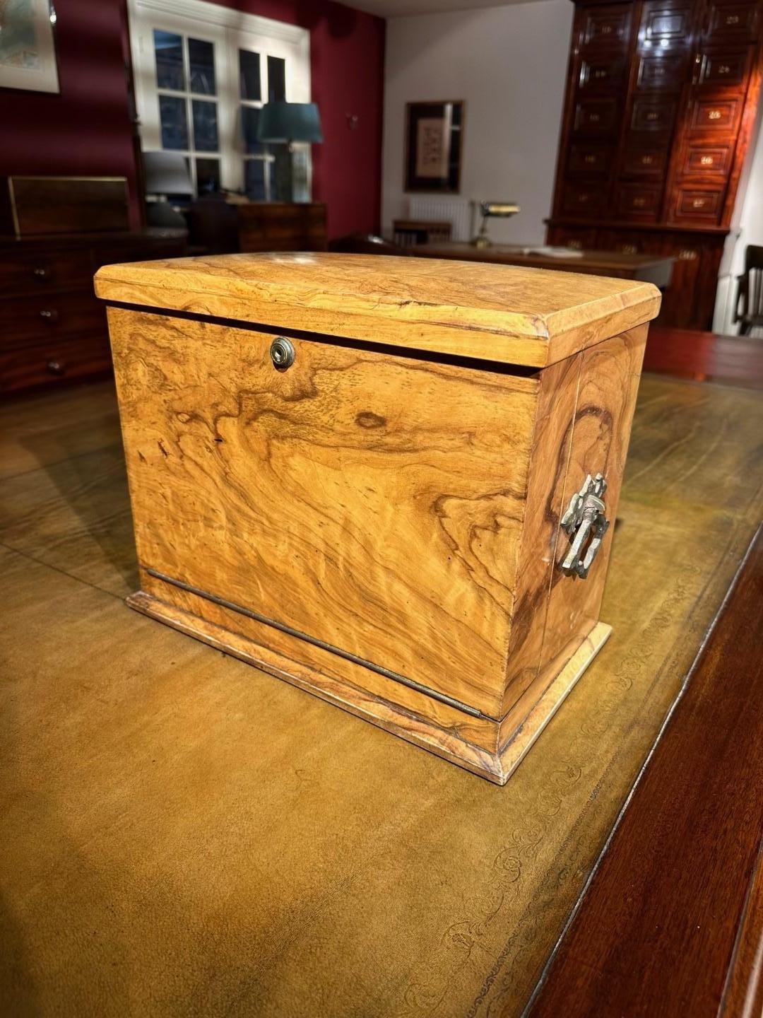 antique writing box In Good Condition For Sale In Eindhoven, NL