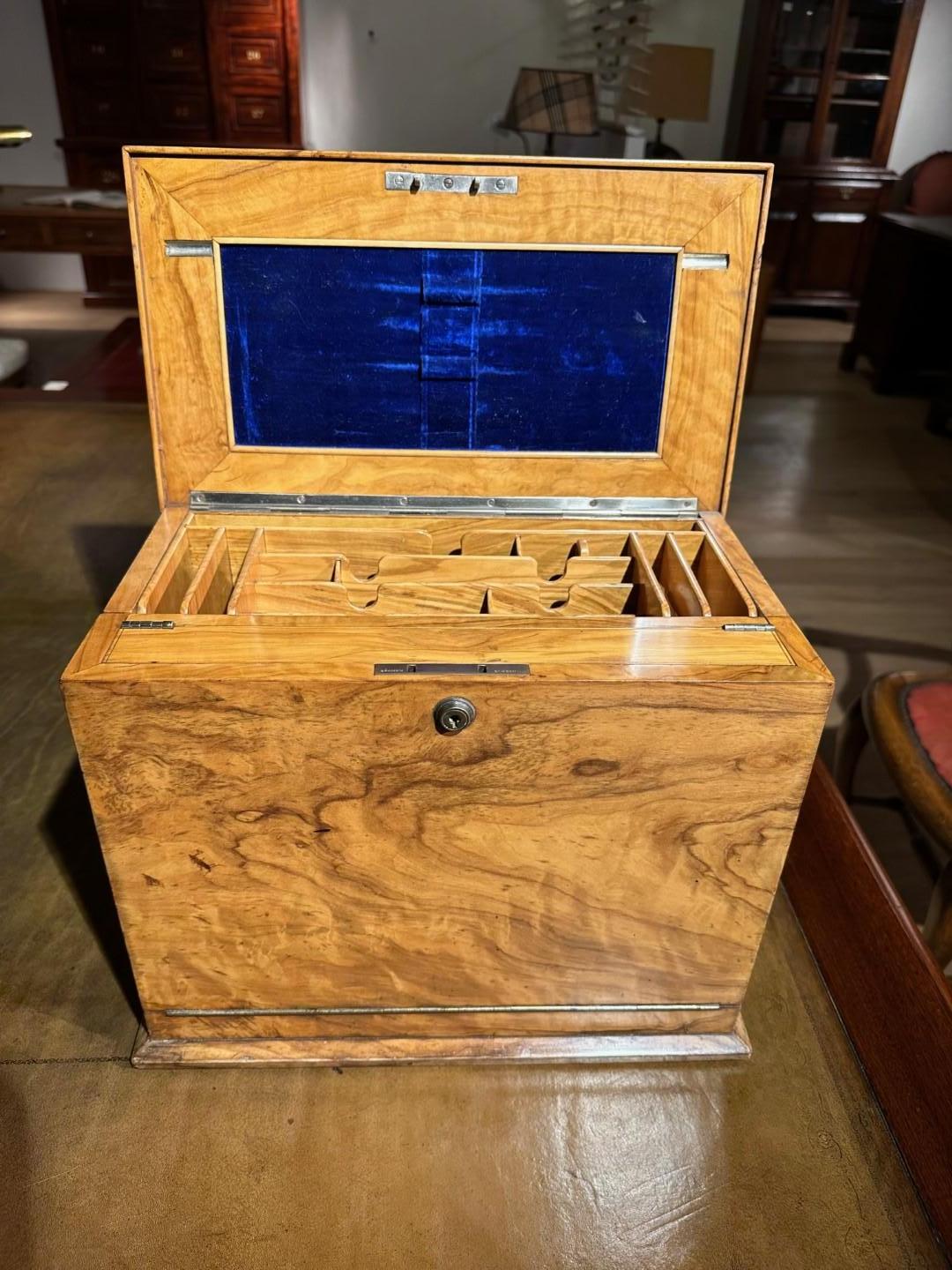 Late 19th Century antique writing box For Sale