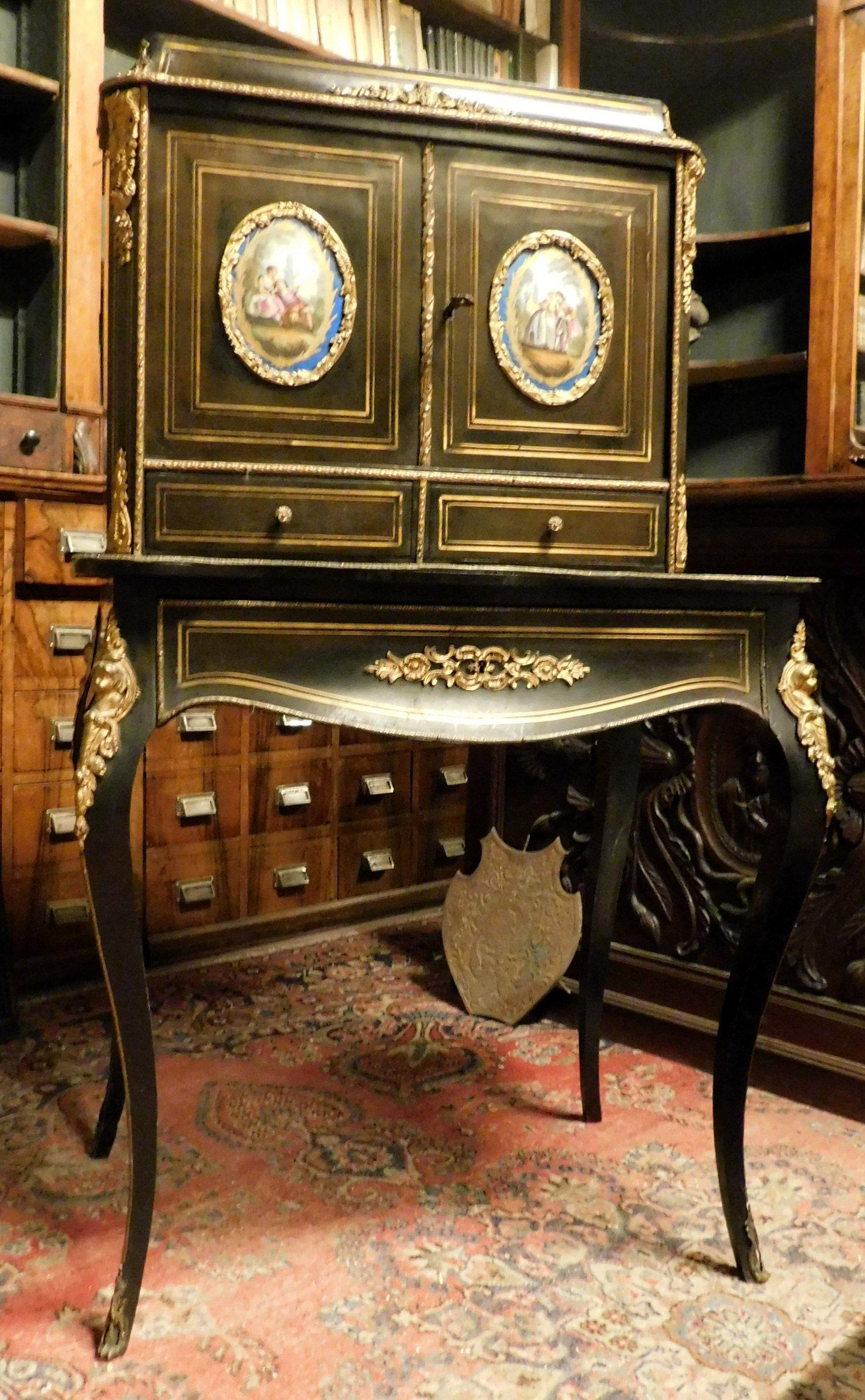 Antique Writing Desk Raised Doors, Bronze, Brass & Sèvres Ceramics, '800 France In Good Condition For Sale In Cuneo, Italy (CN)