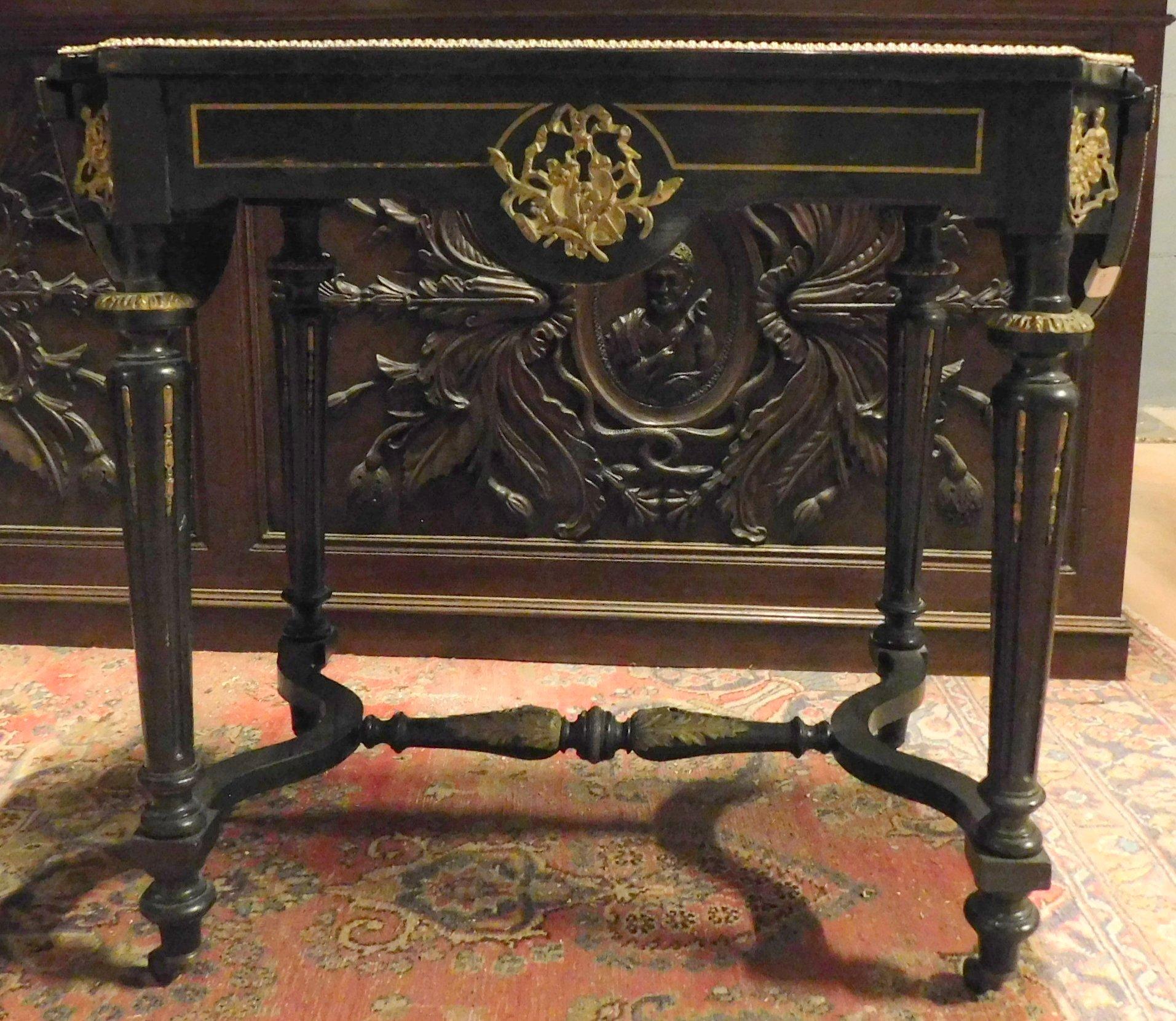 Antique Writing Desk with Flaps, Brass Ornaments, Late 19th Century France In Good Condition For Sale In Cuneo, Italy (CN)