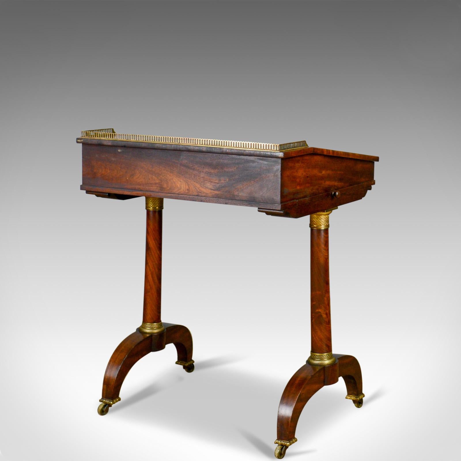 Table à écrire antique:: anglais:: Regency:: acajou:: Davenport:: circa 1820 Bon état - En vente à Hele, Devon, GB