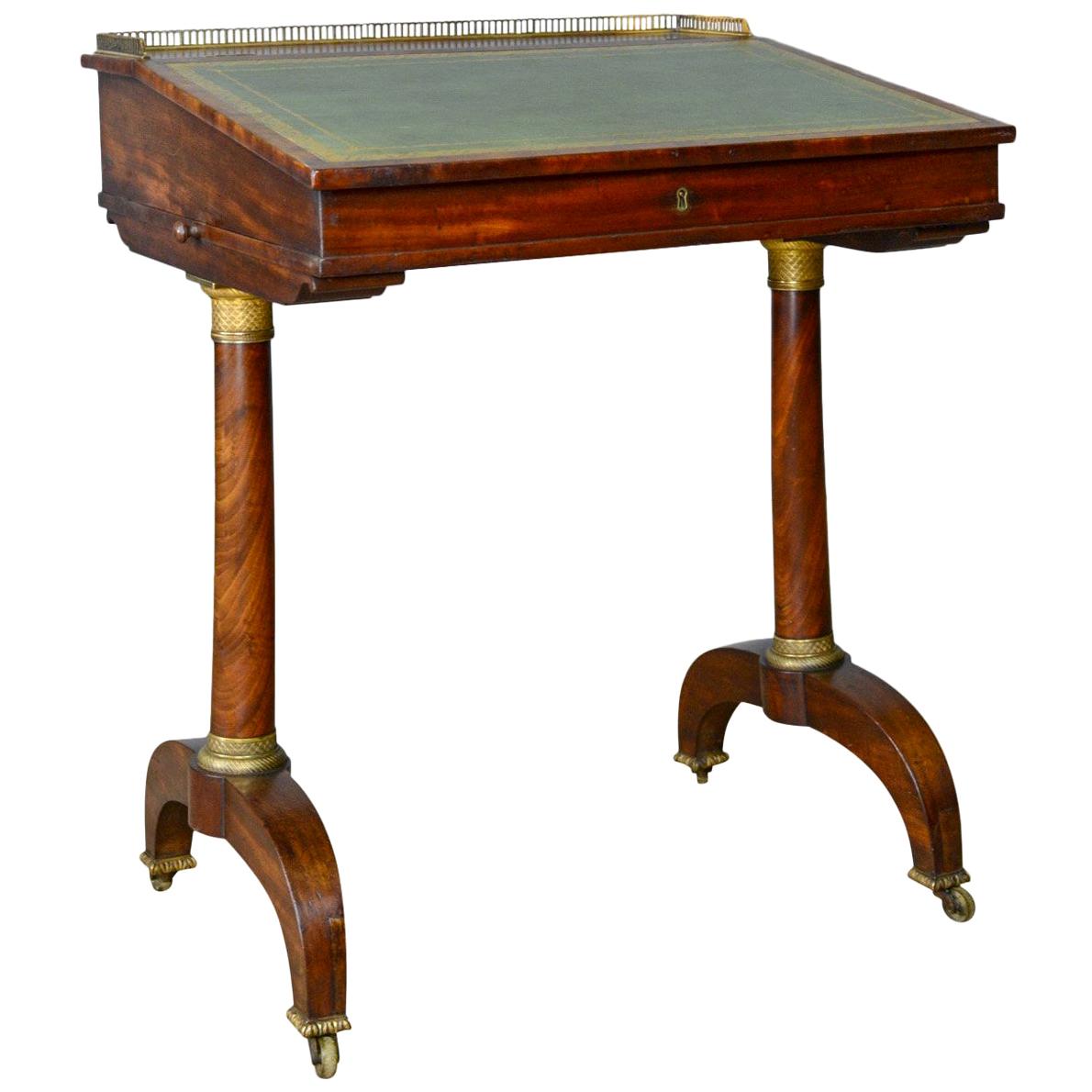 Table à écrire antique:: anglais:: Regency:: acajou:: Davenport:: circa 1820