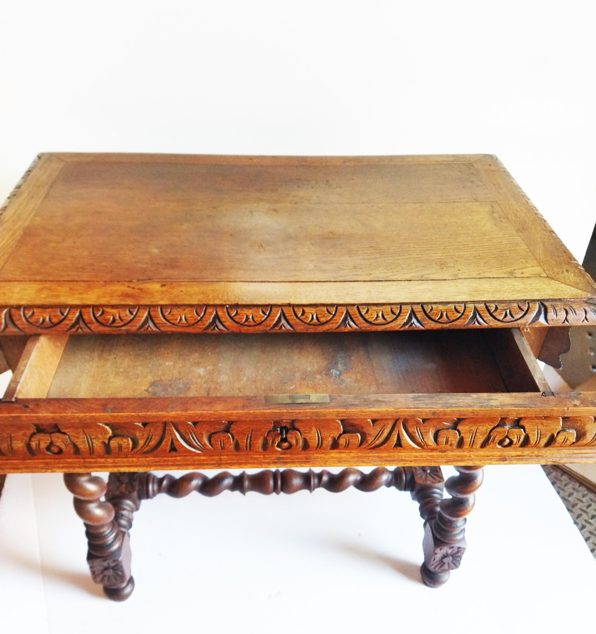 Louis XIII Table à écrire ancienne pour bibliothèque  18ème siècle  France en vente