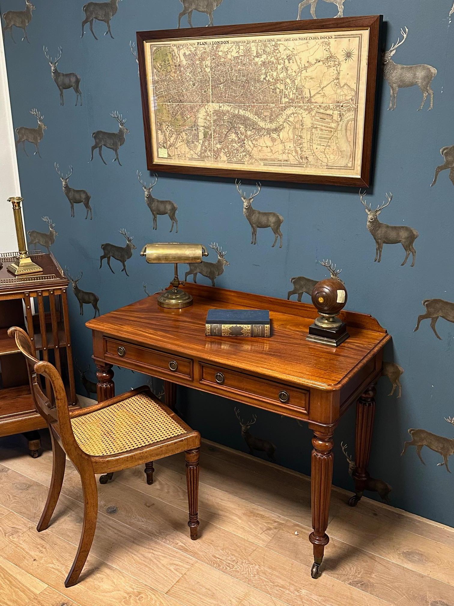 Antique writing table Victoriano temprano en venta