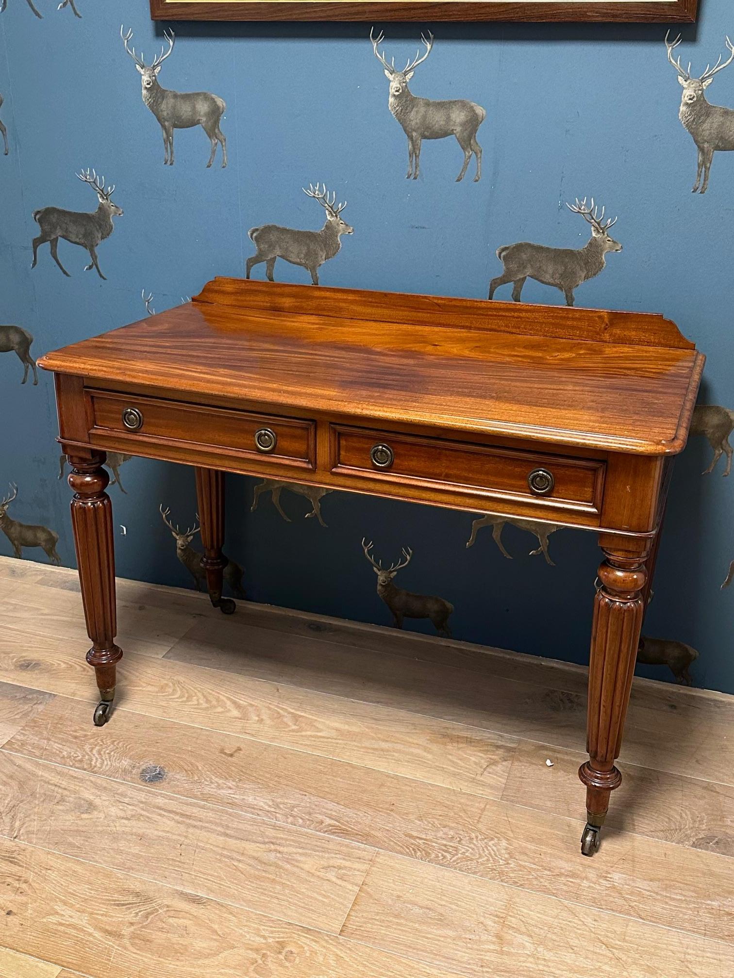 Antique writing table Mediados del siglo XIX en venta