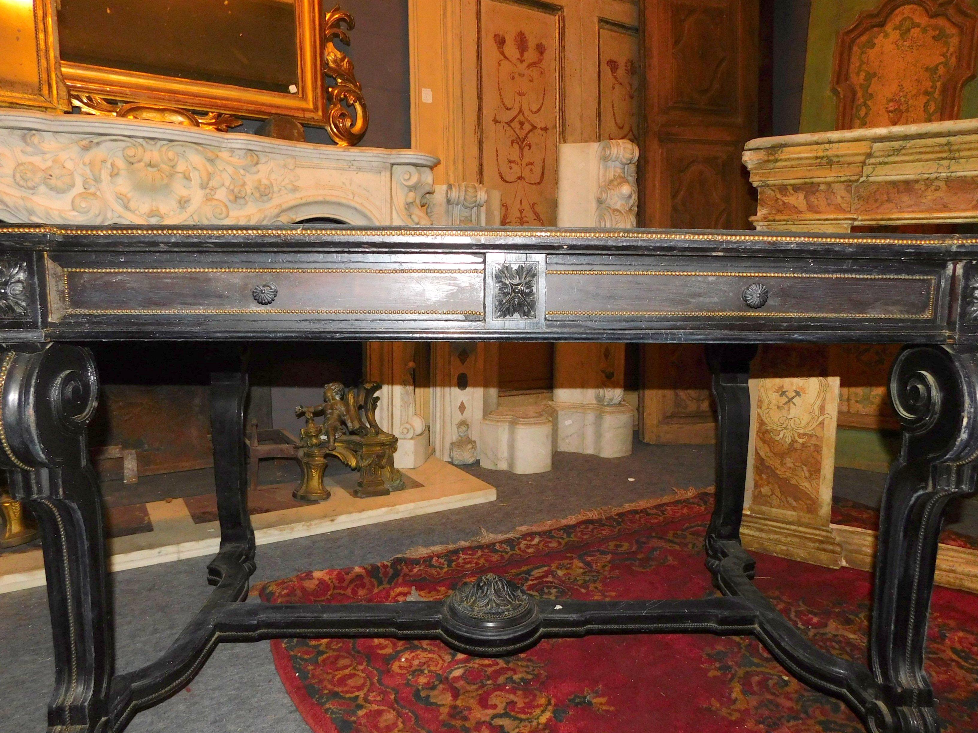Antique Writing Table in Black Lacquered Wood, Leather and Drawers, 1800, Italy In Good Condition In Cuneo, Italy (CN)