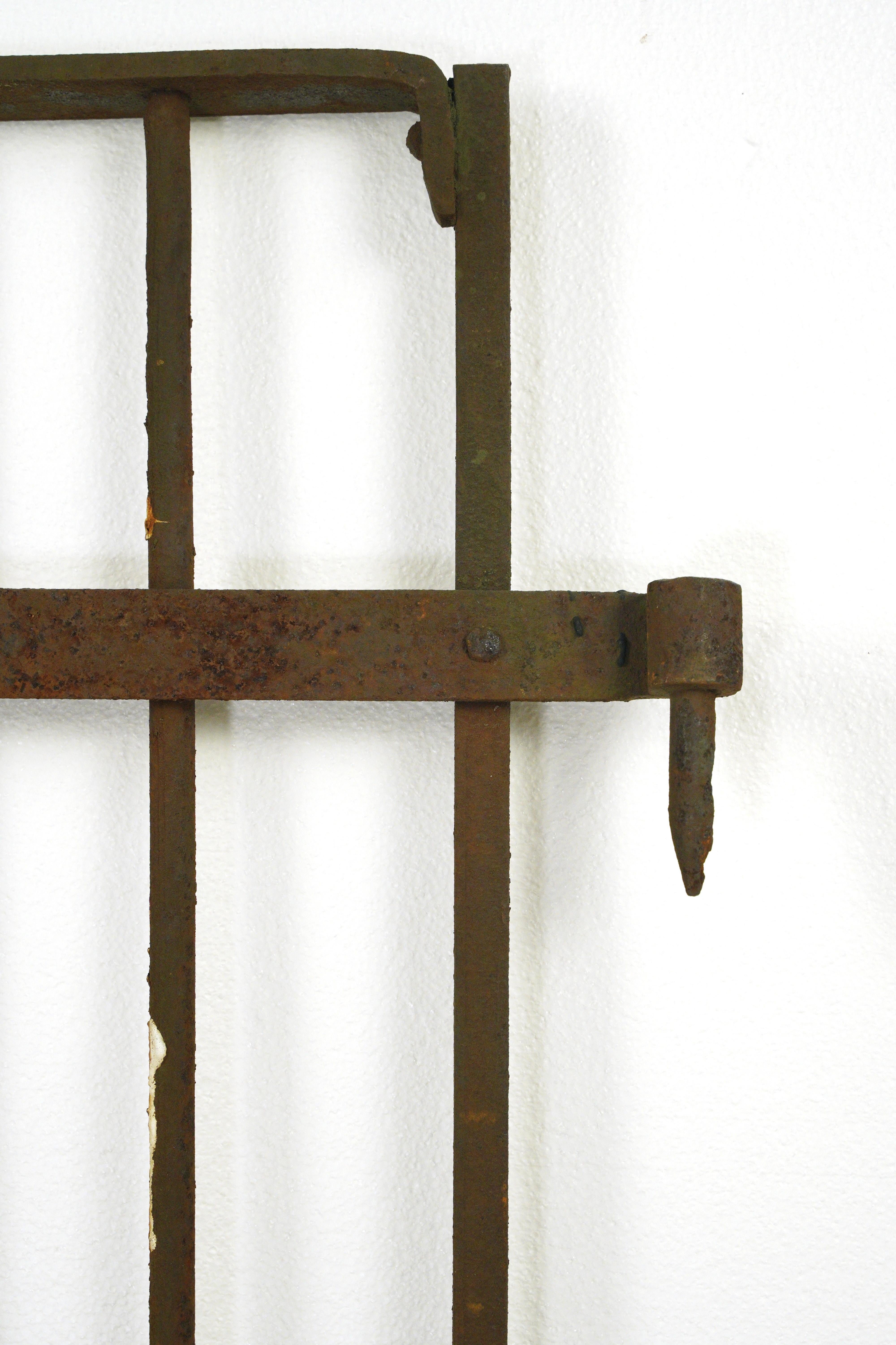 Fer forgé ancien 84,25 po. Gate de jardin haut en vente 3