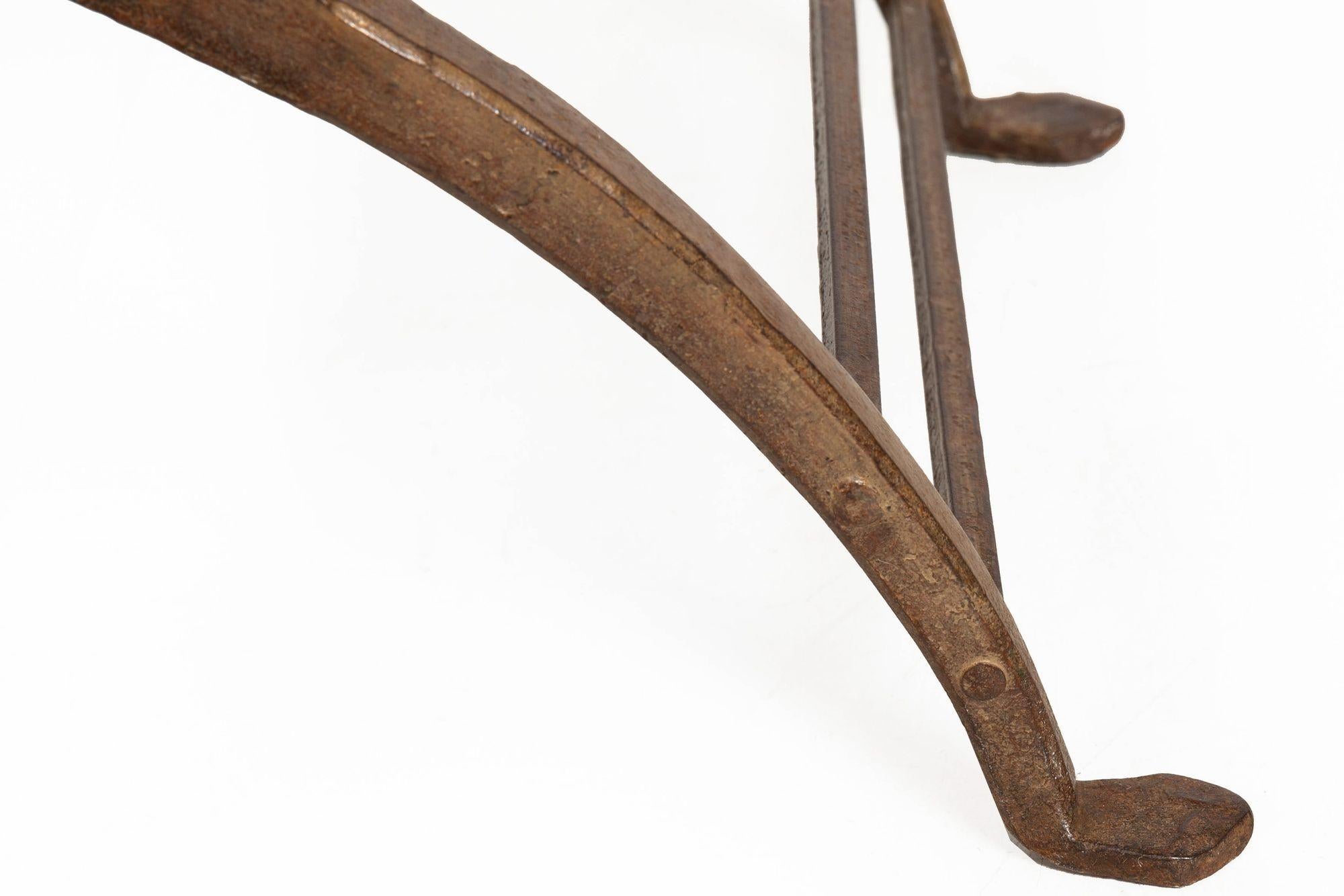 Antiker Savonarola-Stuhl aus Schmiedeeisen und Leder, frühes 20. Jahrhundert im Angebot 7