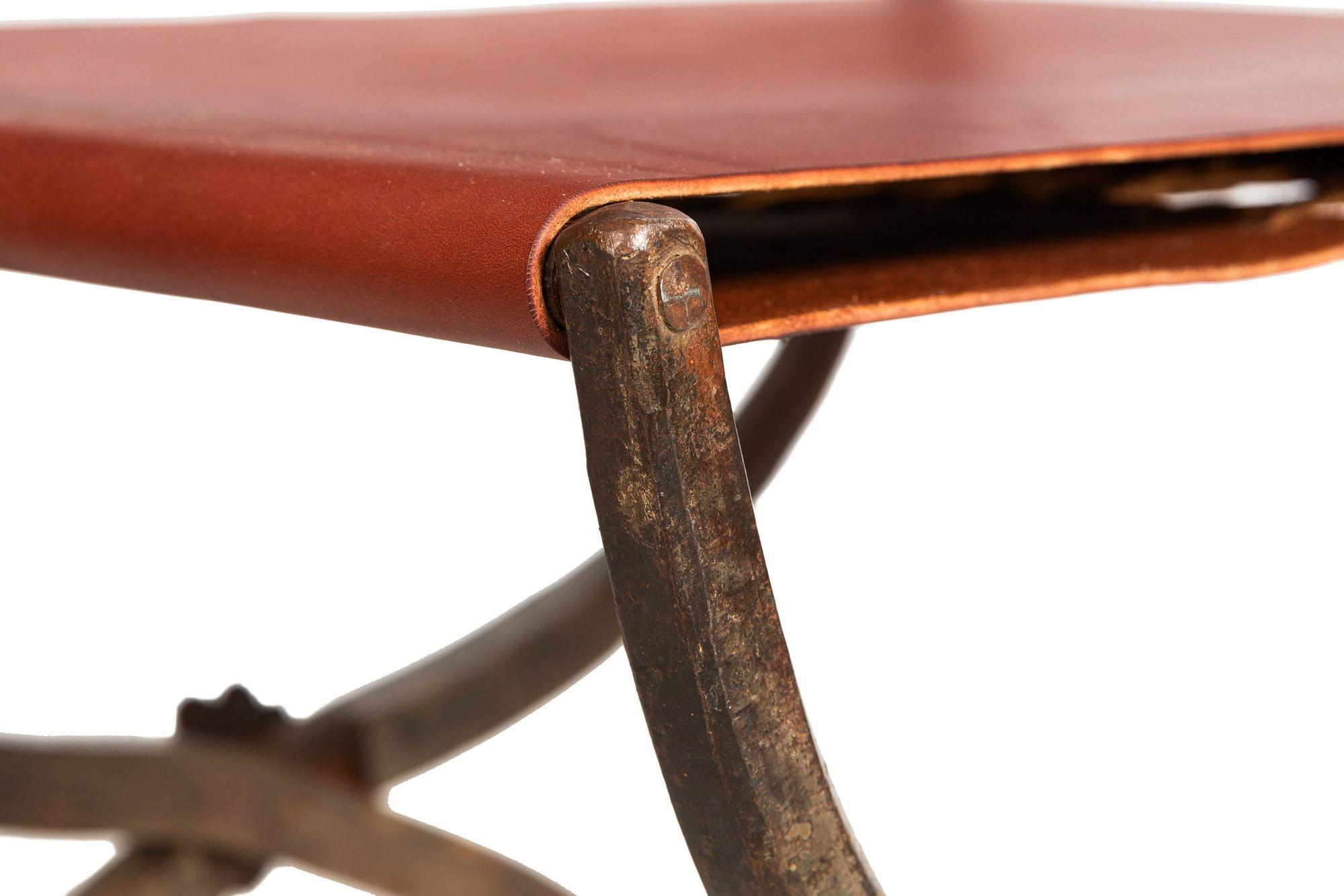 Antiker Savonarola-Stuhl aus Schmiedeeisen und Leder, frühes 20. Jahrhundert im Angebot 8