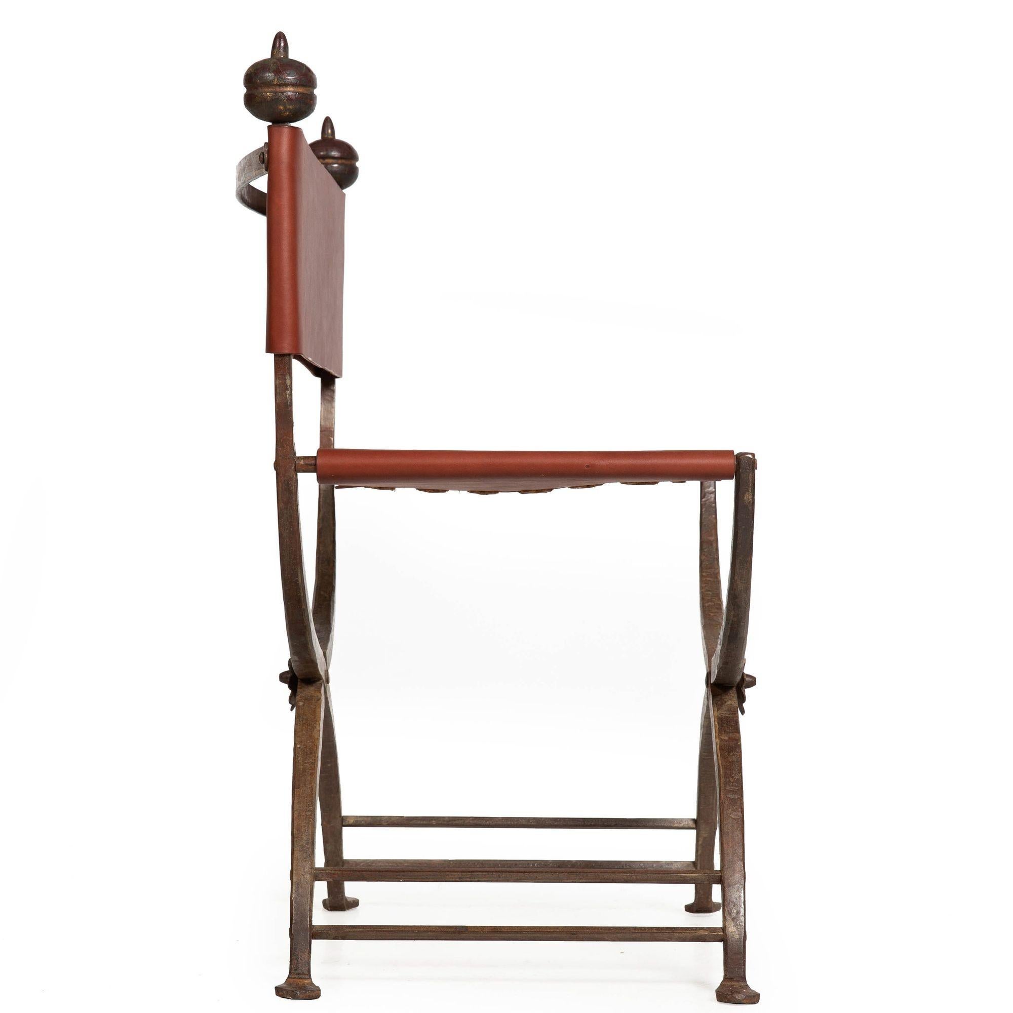 Antiker Savonarola-Stuhl aus Schmiedeeisen und Leder, frühes 20. Jahrhundert im Angebot 1