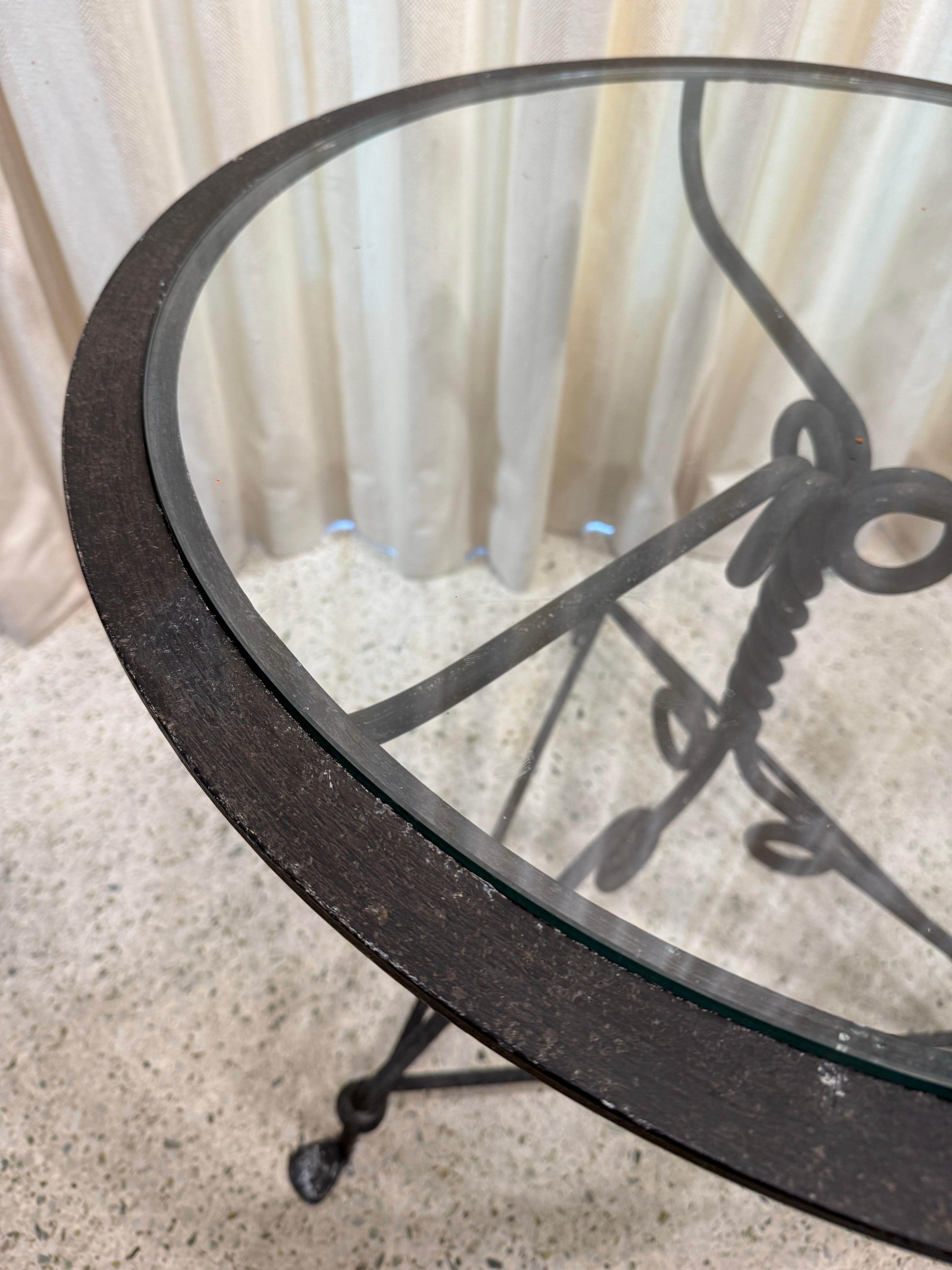Antique Wrought-Iron Center Table with Glass Inset Bon état - En vente à North Miami, FL