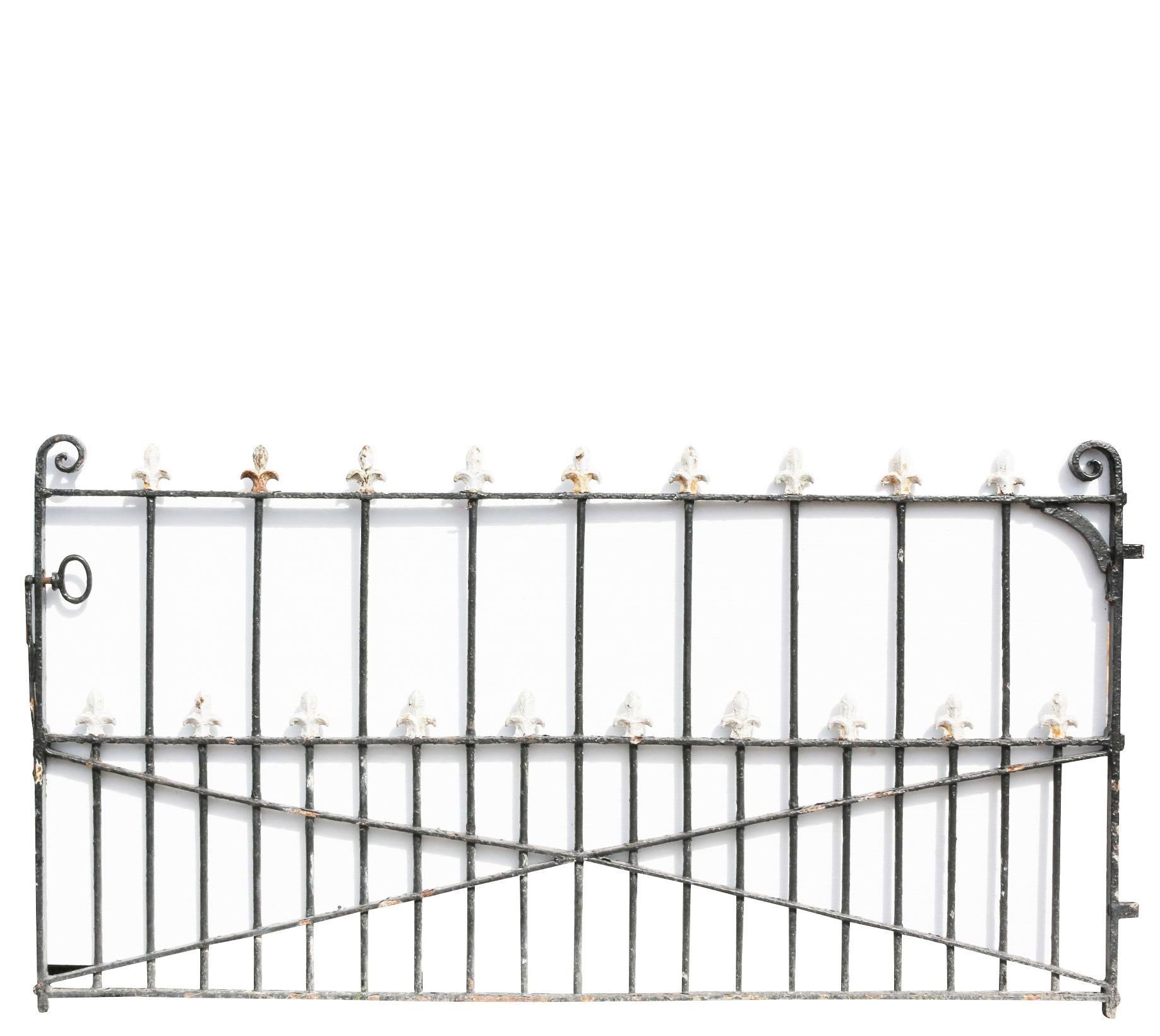 Antique Wrought Iron Entry Gate In Good Condition For Sale In Wormelow, Herefordshire