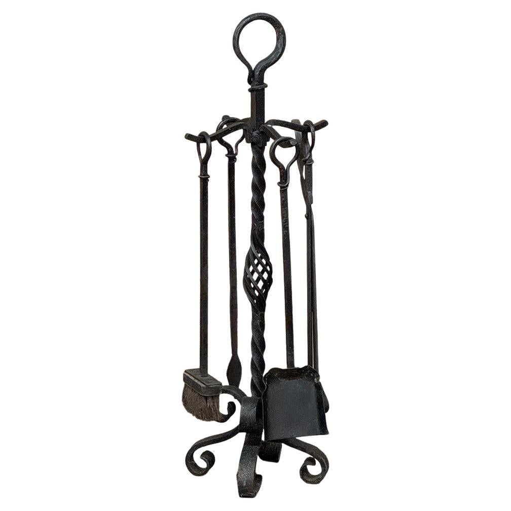 Set d'outils de cheminée en fer forgé antique avec Stand