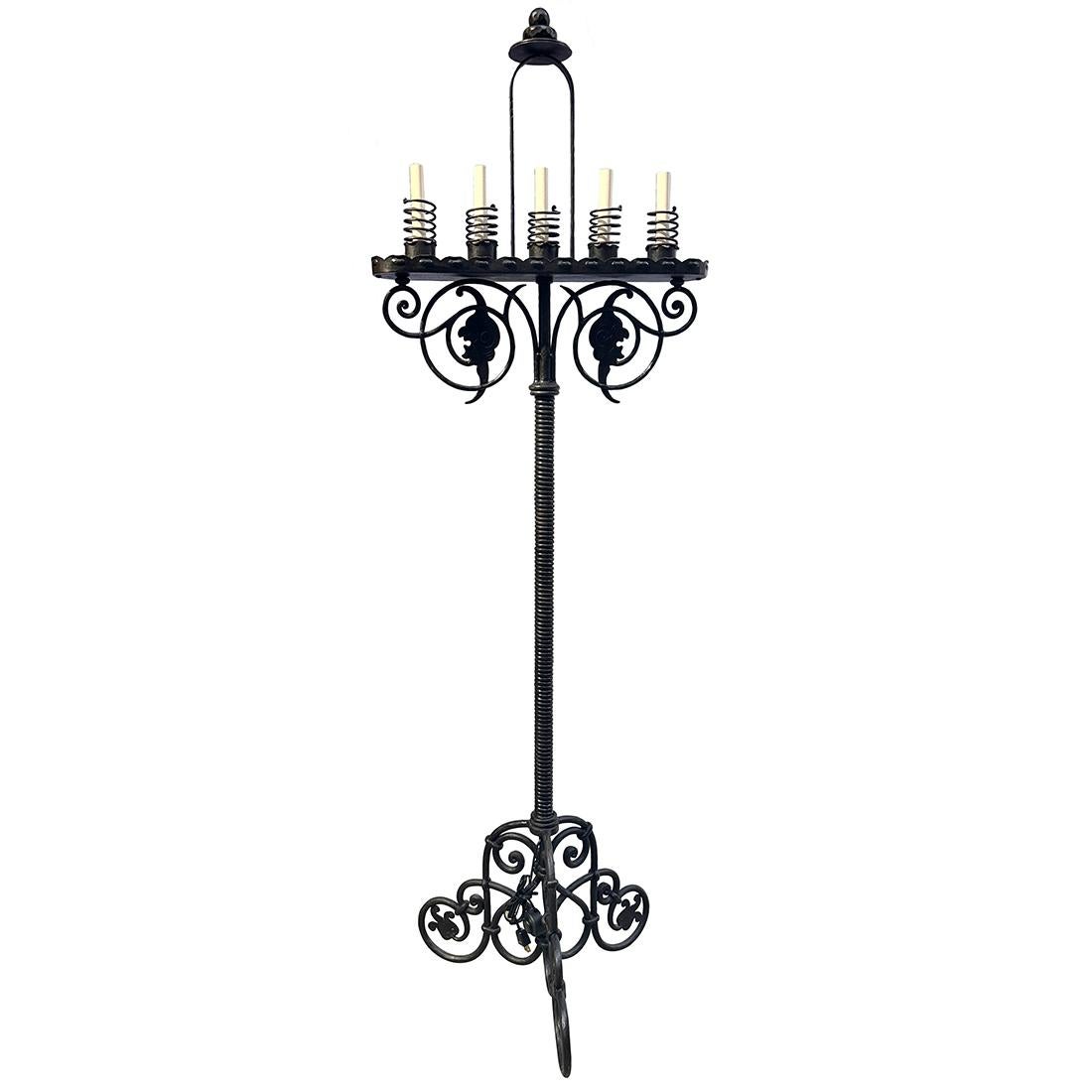 Anglais Lampadaire ancien en fer forgé en vente