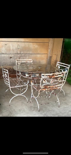 Table et chaises de jardin anciennes