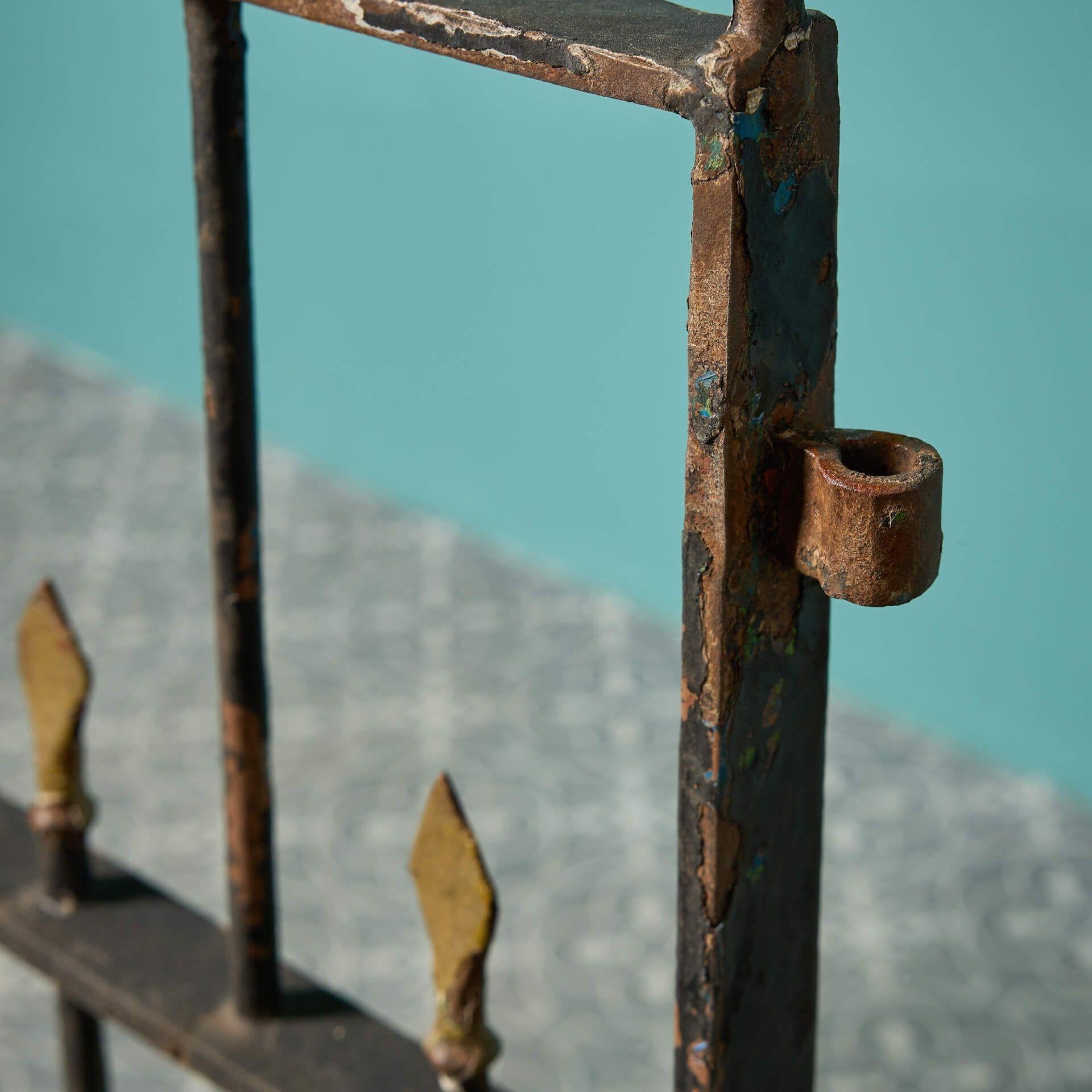 Antique Wrought Iron Gate with Gold Arrowhead Finials In Fair Condition For Sale In Wormelow, Herefordshire
