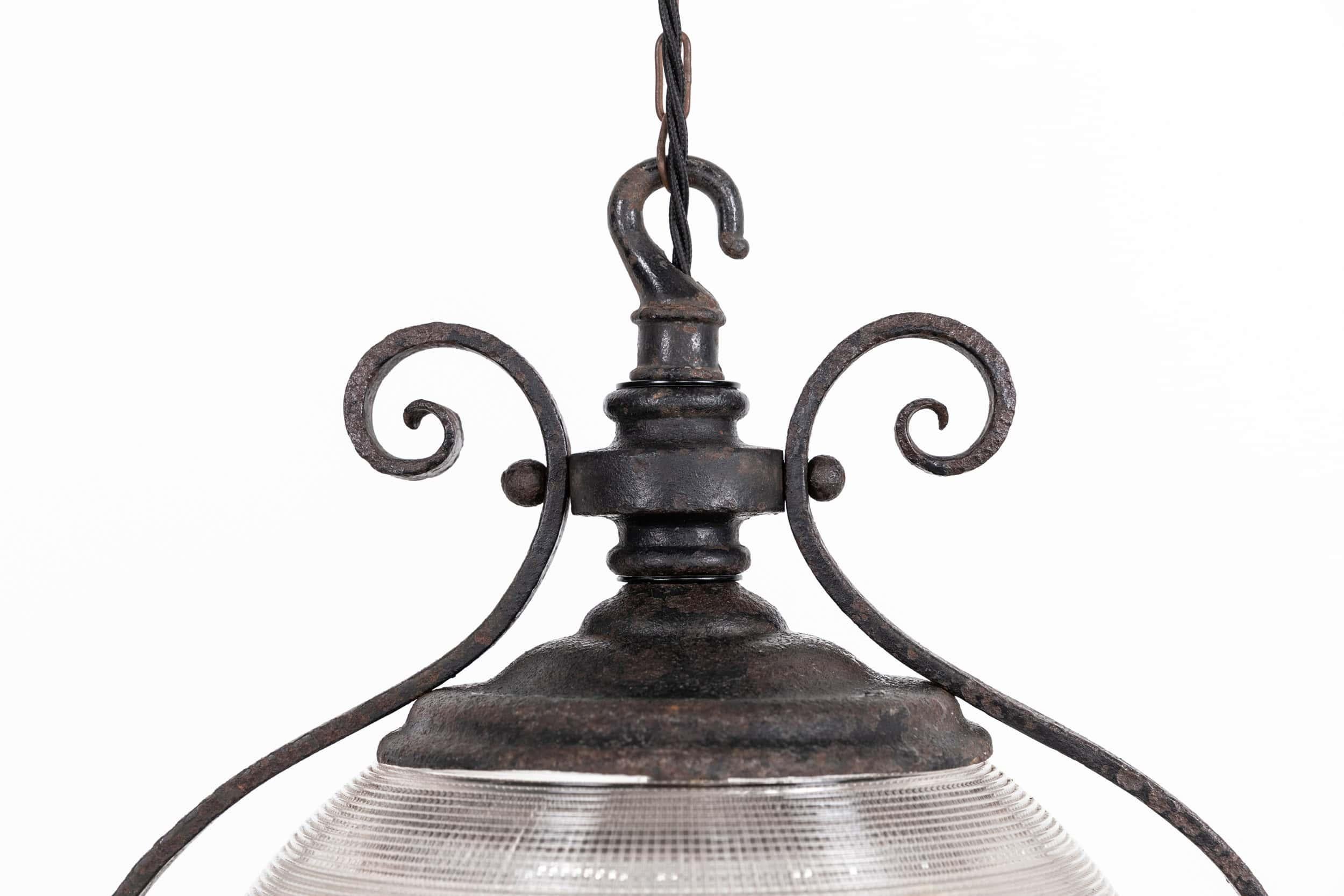 Antike schmiedeeiserne GEC Holophane Glass Globe Sphere Pendelleuchte, C.1915 (Englisch) im Angebot