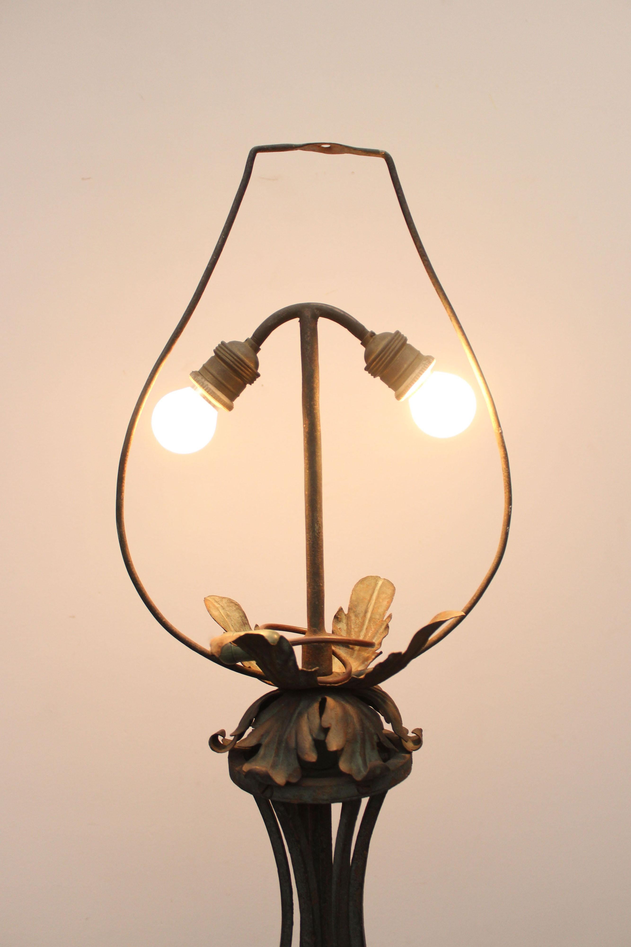 Antike schmiedeeiserne Grundlampe, 1890er-Jahre im Angebot 7