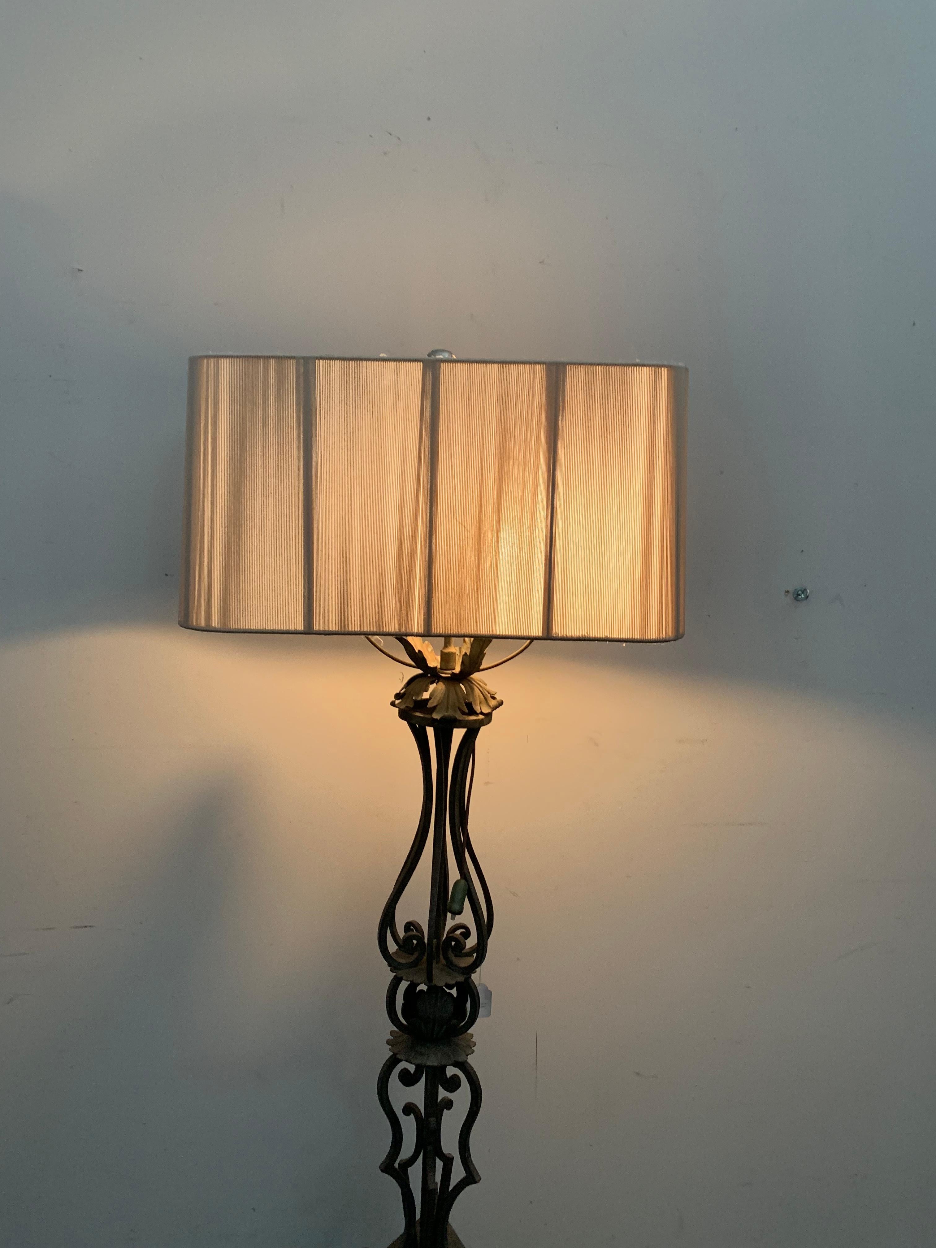 Antike schmiedeeiserne Grundlampe, 1890er-Jahre im Angebot 10