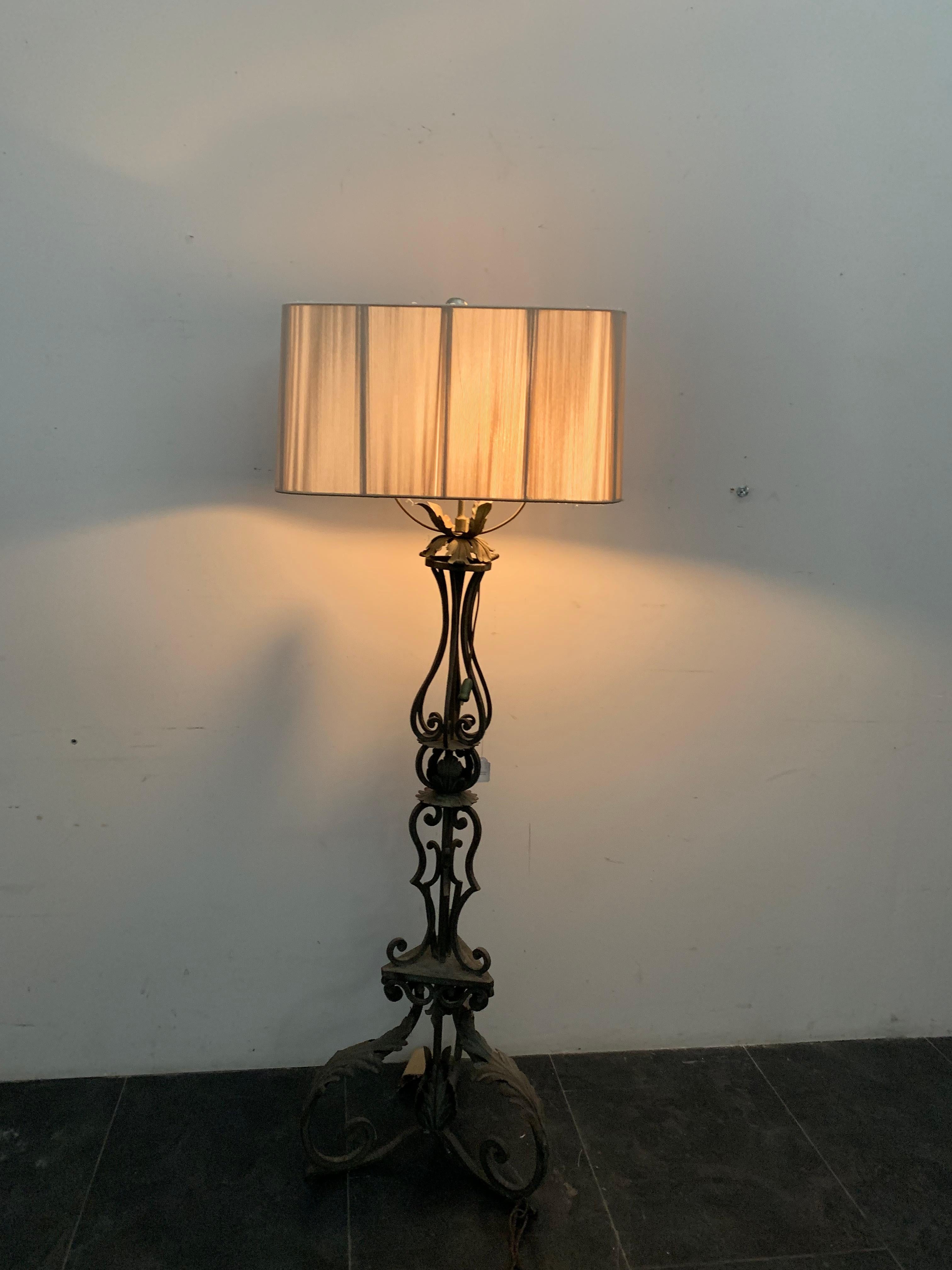 Antike schmiedeeiserne Grundlampe, 1890er-Jahre im Angebot 11