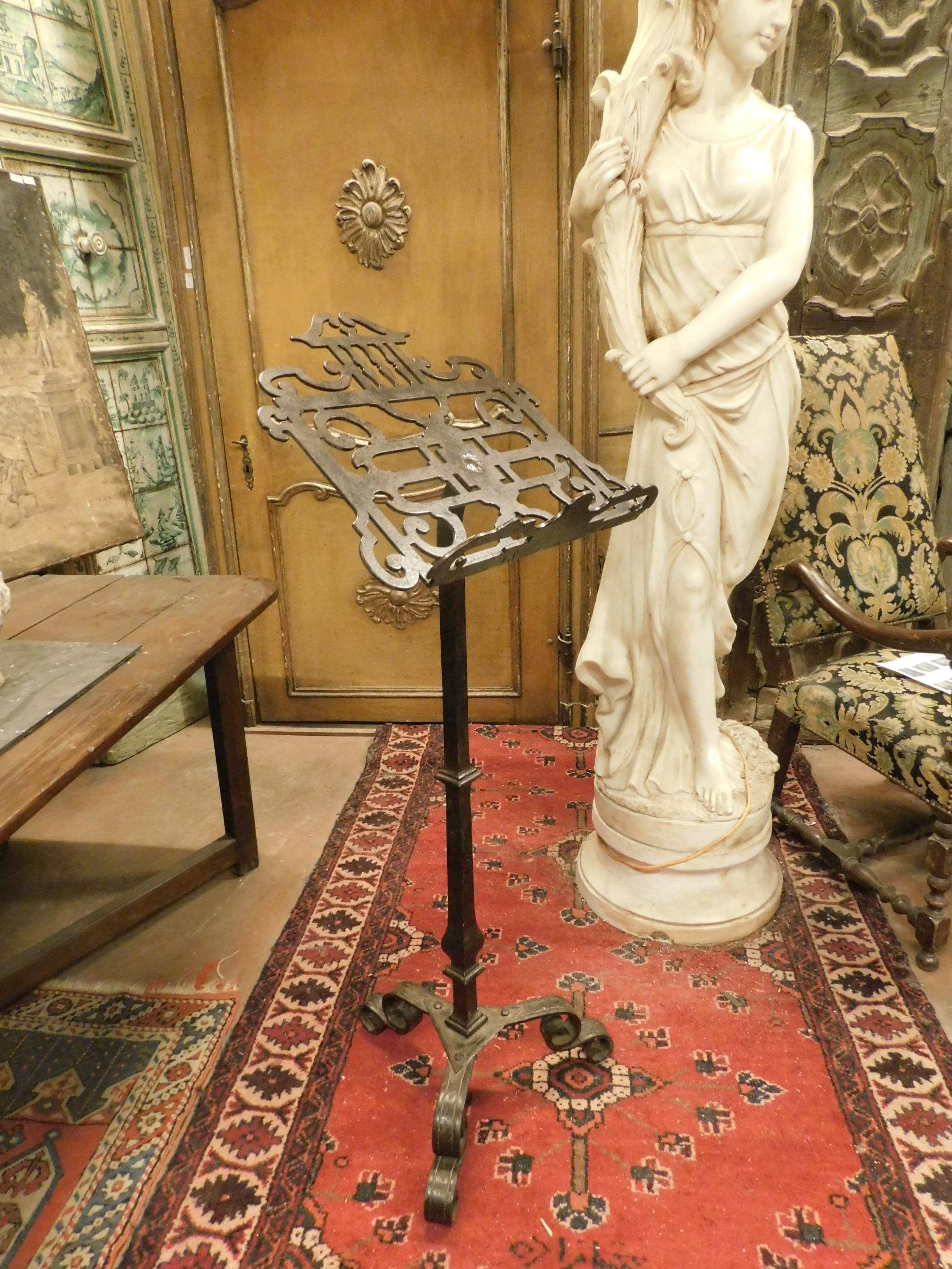 Italian Antique Wrought Iron Lectern, Late 17th Century Italy