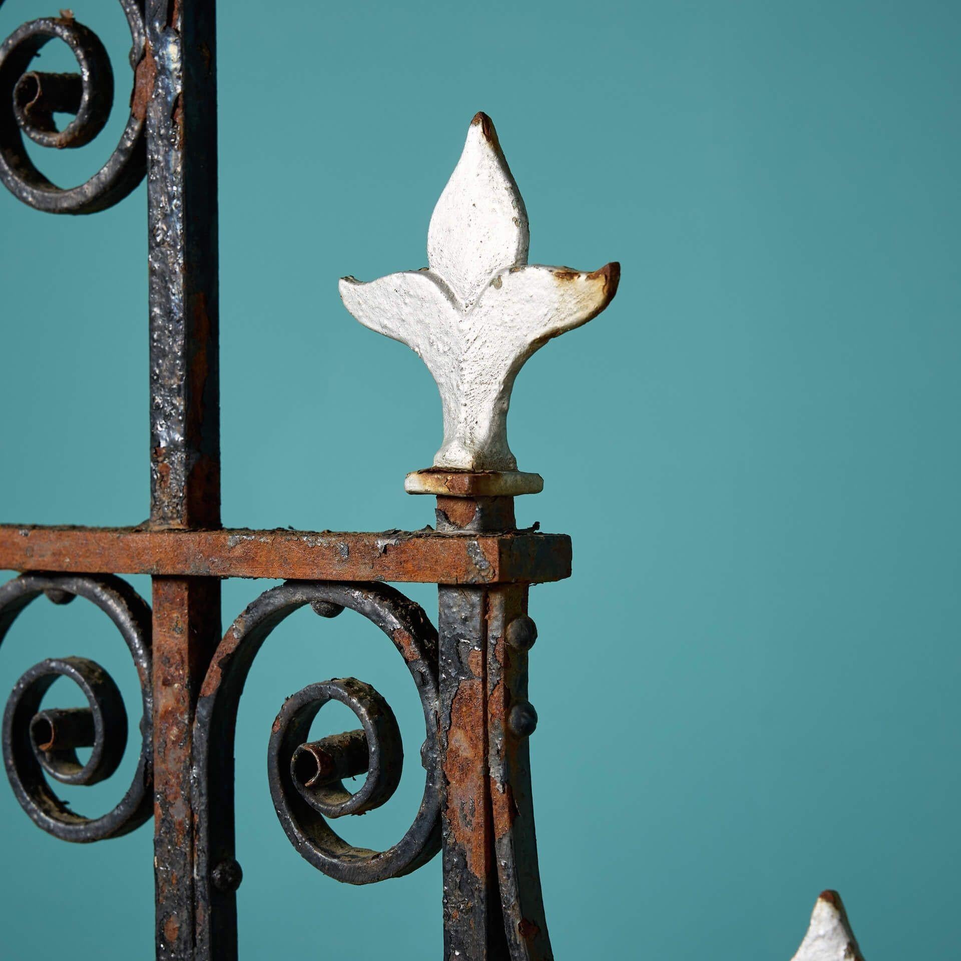 Inglese Antico cancello pedonale in ferro battuto per giardino in vendita