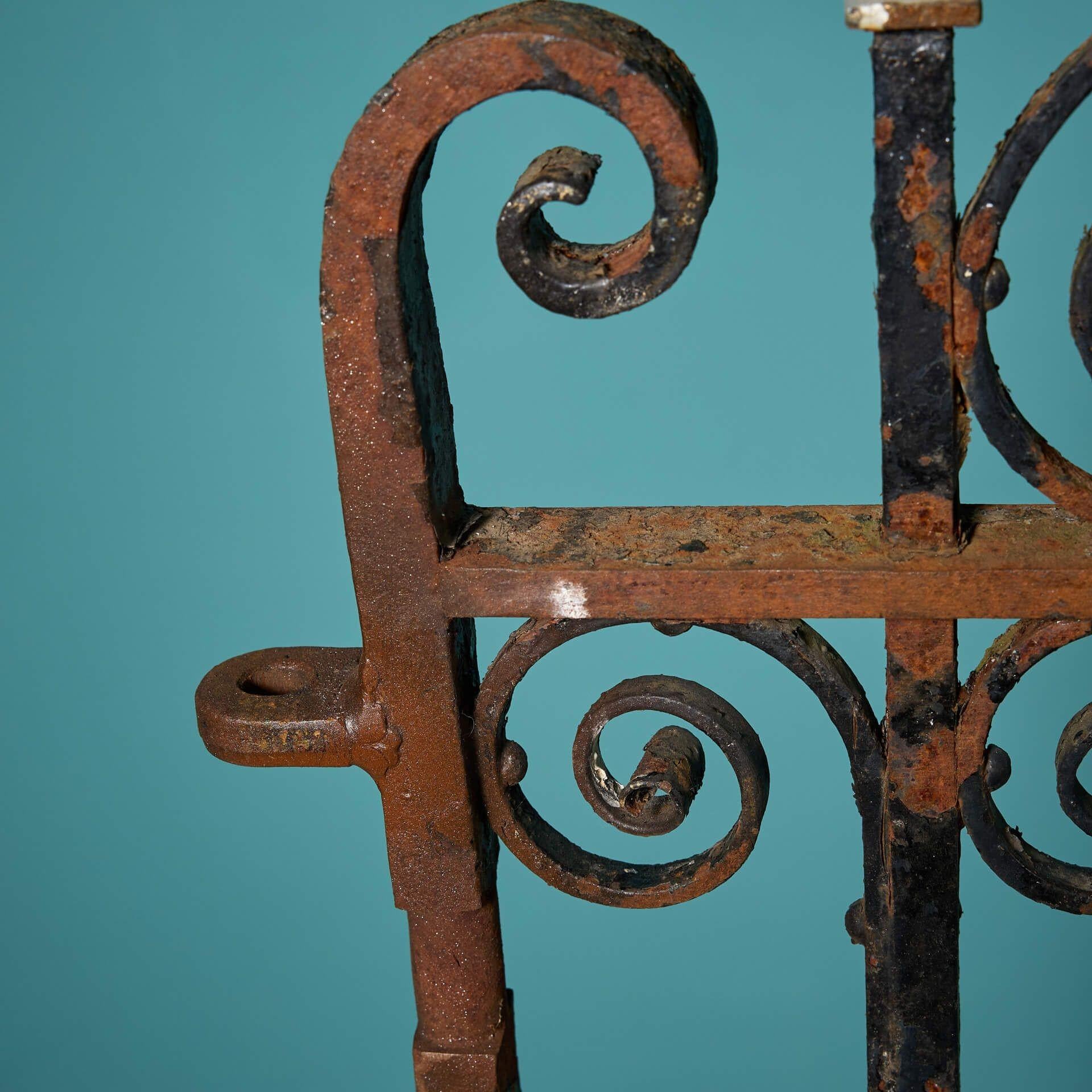 Antico cancello pedonale in ferro battuto per giardino In condizioni discrete in vendita a Wormelow, Herefordshire