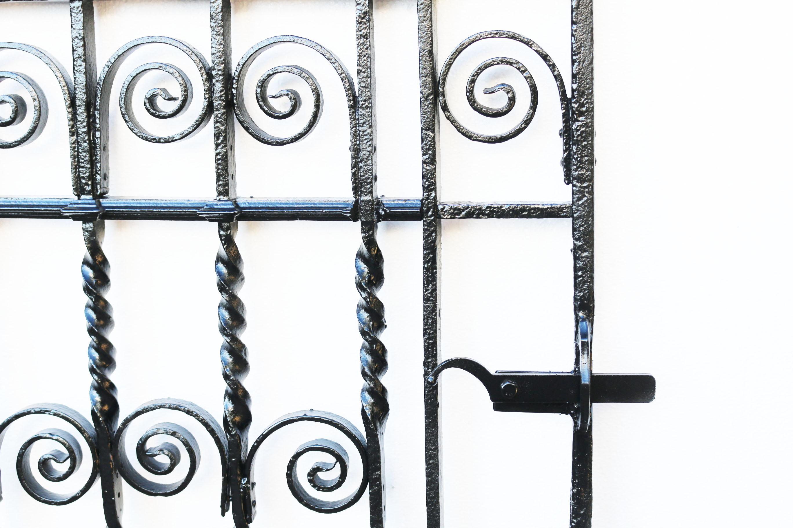 Antique Wrought Iron Pedestrian Gate In Good Condition For Sale In Wormelow, Herefordshire