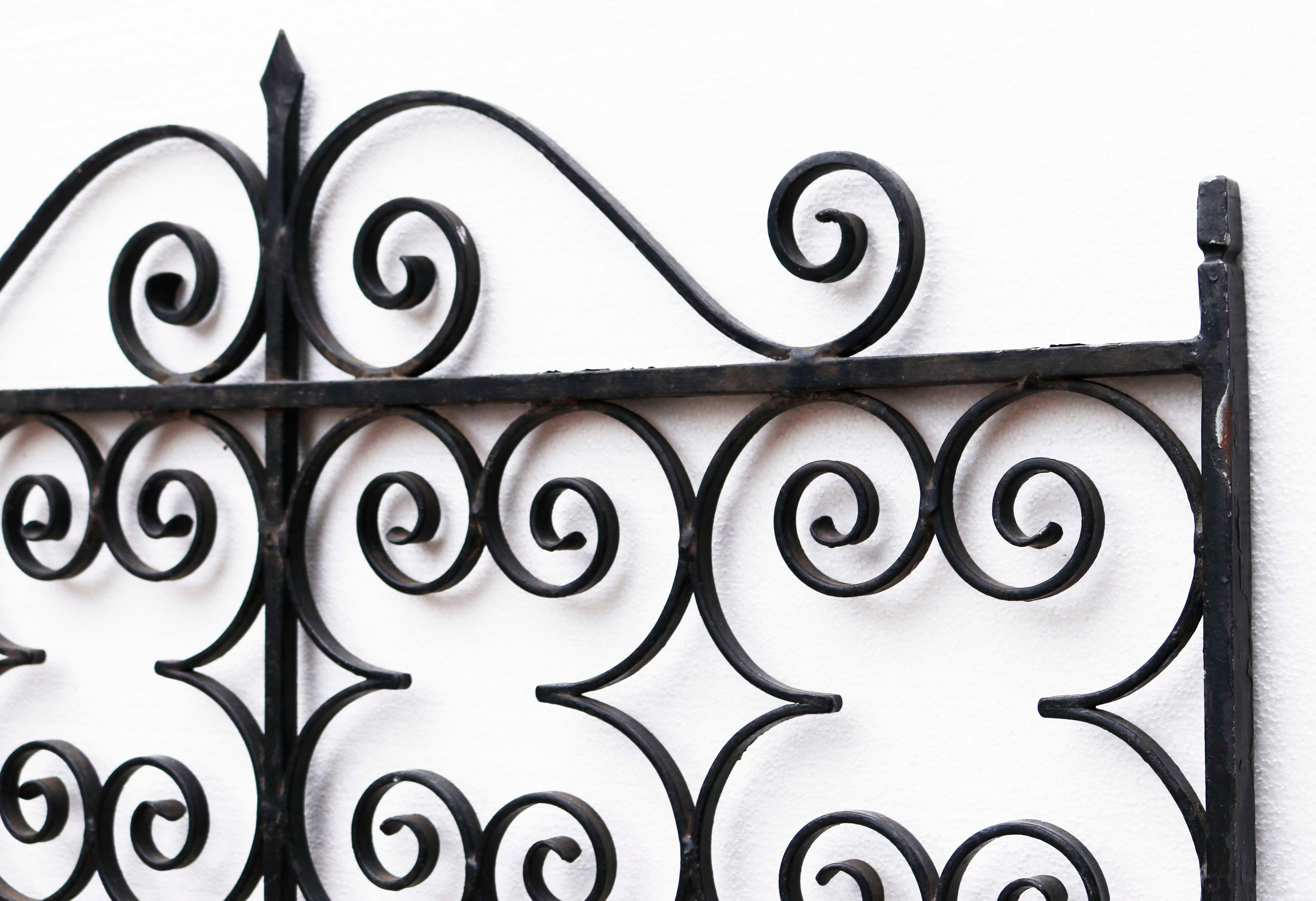 Antique Wrought Iron Scrolled Gate In Good Condition In Wormelow, Herefordshire