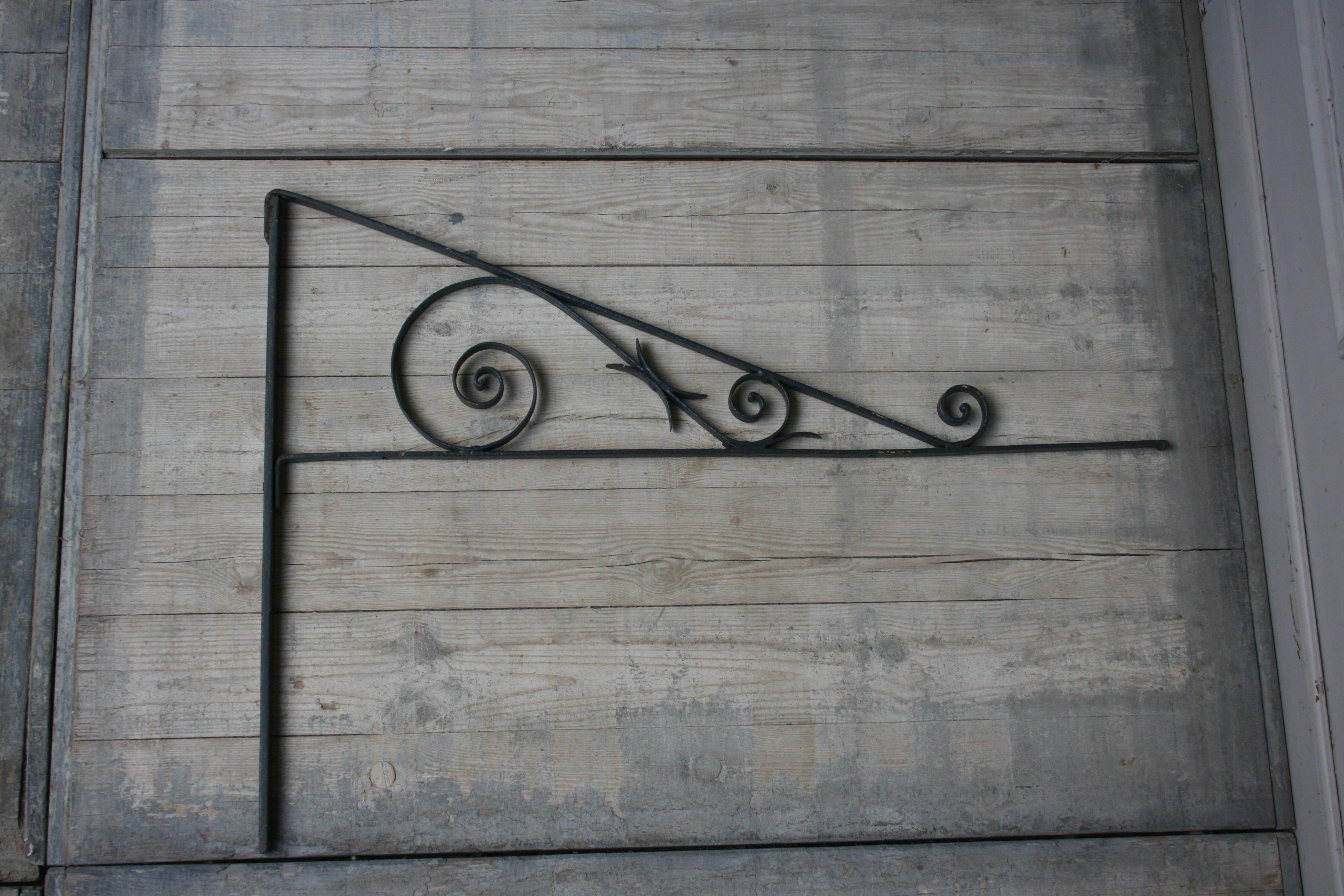Antique Wrought Iron Shop Sign Bracket, Late 19th Century In Good Condition For Sale In Dusseldorf, DE