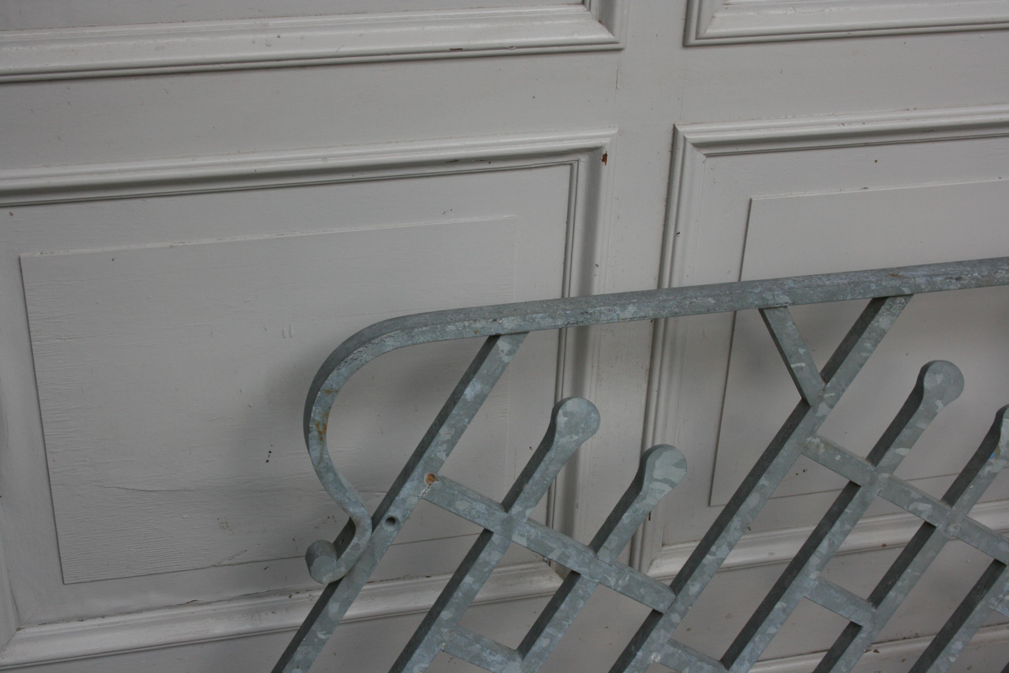 Railage d'escalier en fer forgé ancien, sablé et galvanisé en vente 8