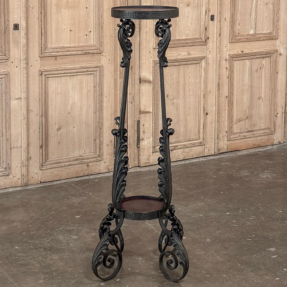 Louis XV Piédestal ancien en fer forgé à deux niveaux en vente
