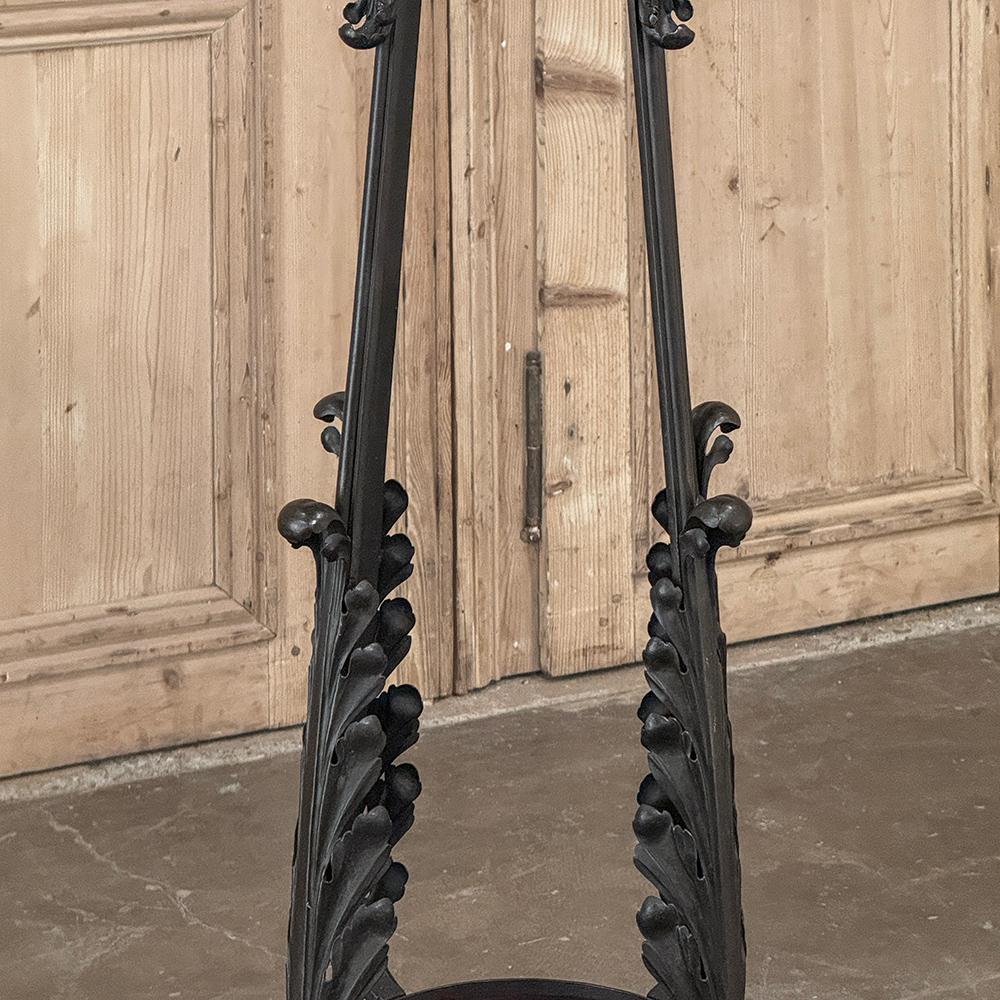 20ième siècle Piédestal ancien en fer forgé à deux niveaux en vente
