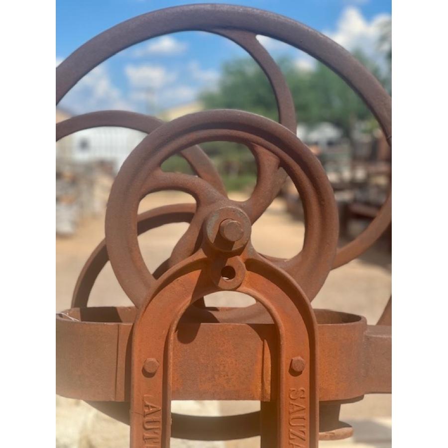 Antique Wrought Iron Wellhead Pulley In Good Condition For Sale In Scottsdale, AZ