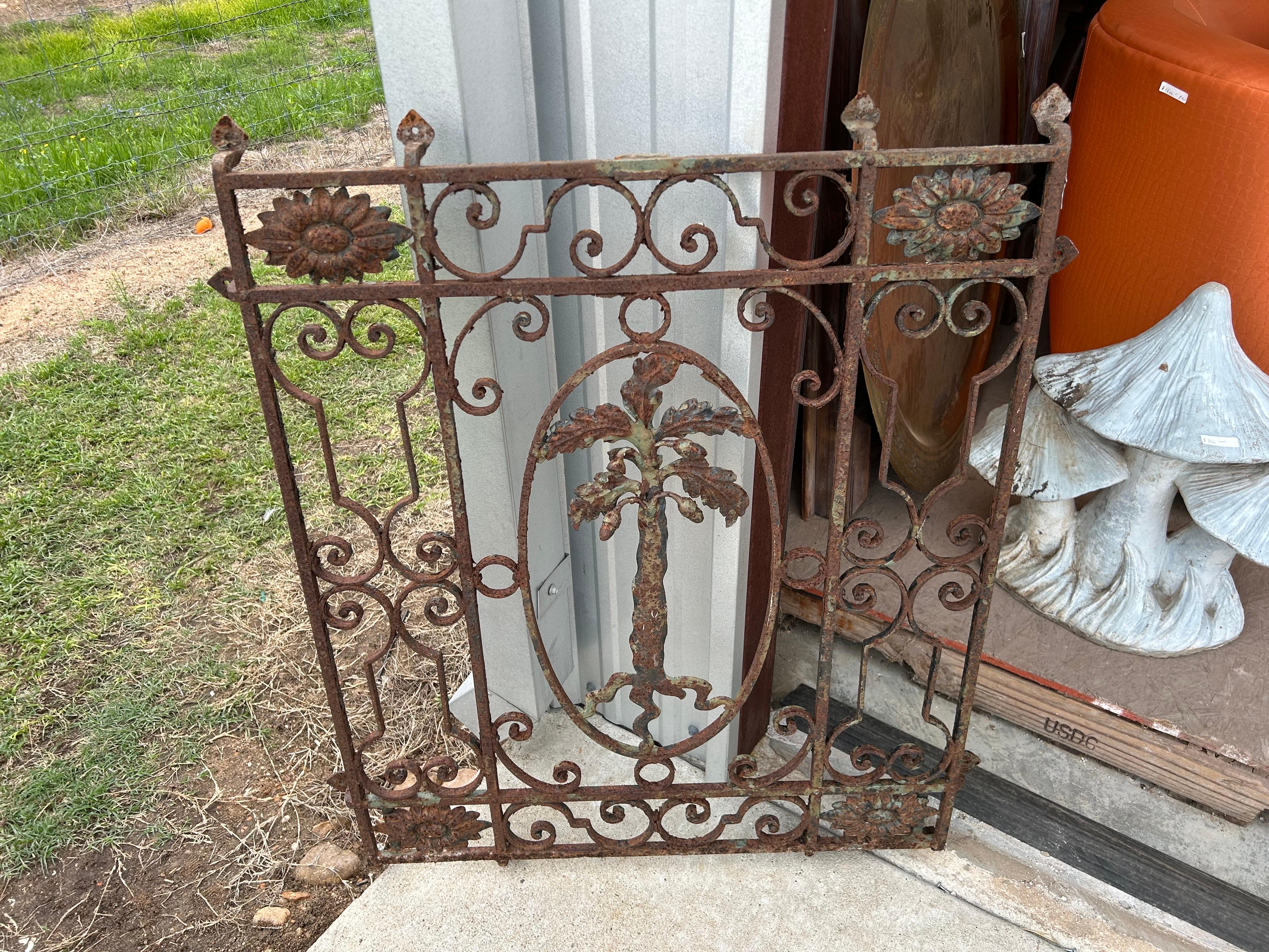 Early 20th Century Antique Wrought Iron Window Grate For Sale