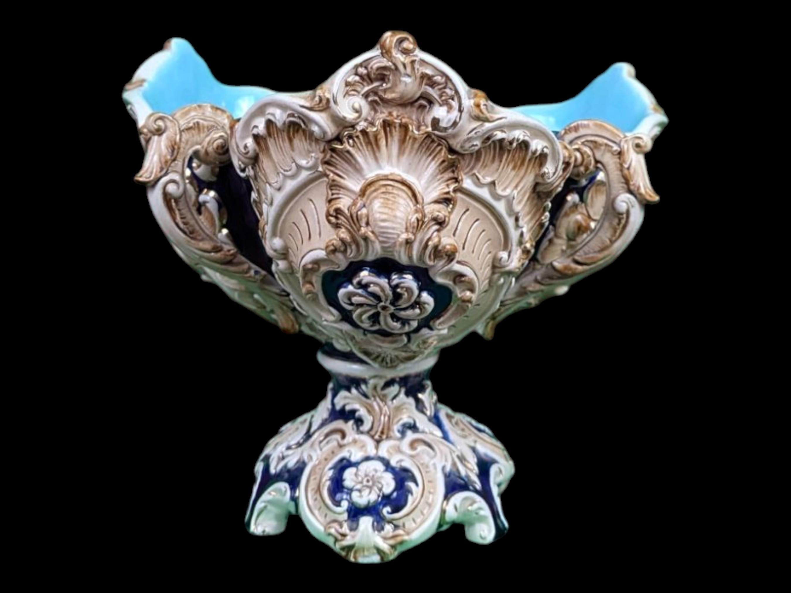 Antique WS&S Austrian Majolica Clover Shape Bowl In Excellent Condition In New Milford, CT
