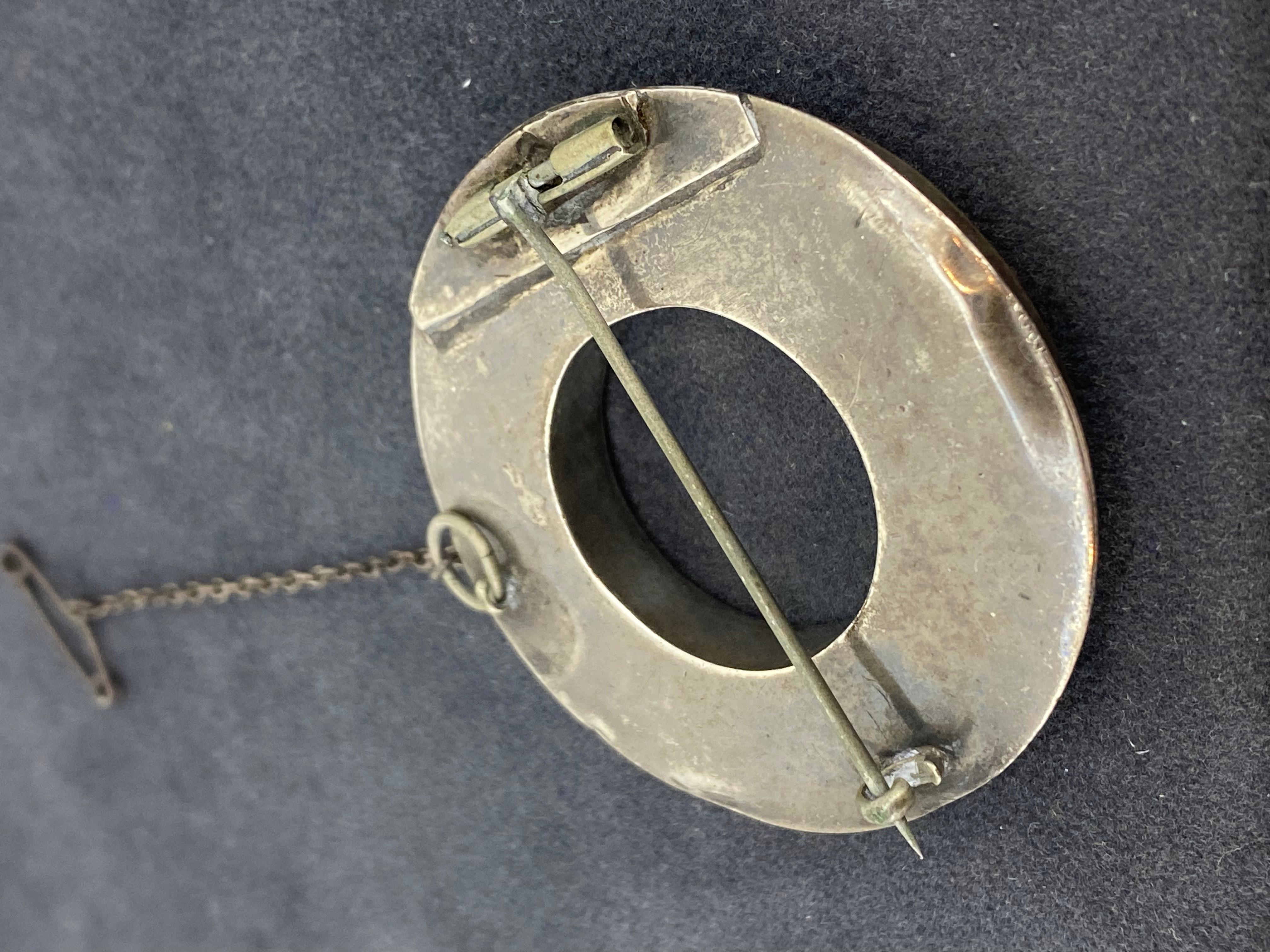 Antique XIXe siècle Broche circulaire de 50 mm en argent, en jaspe et en pierre dure. Excellent état - En vente à MELBOURNE, AU