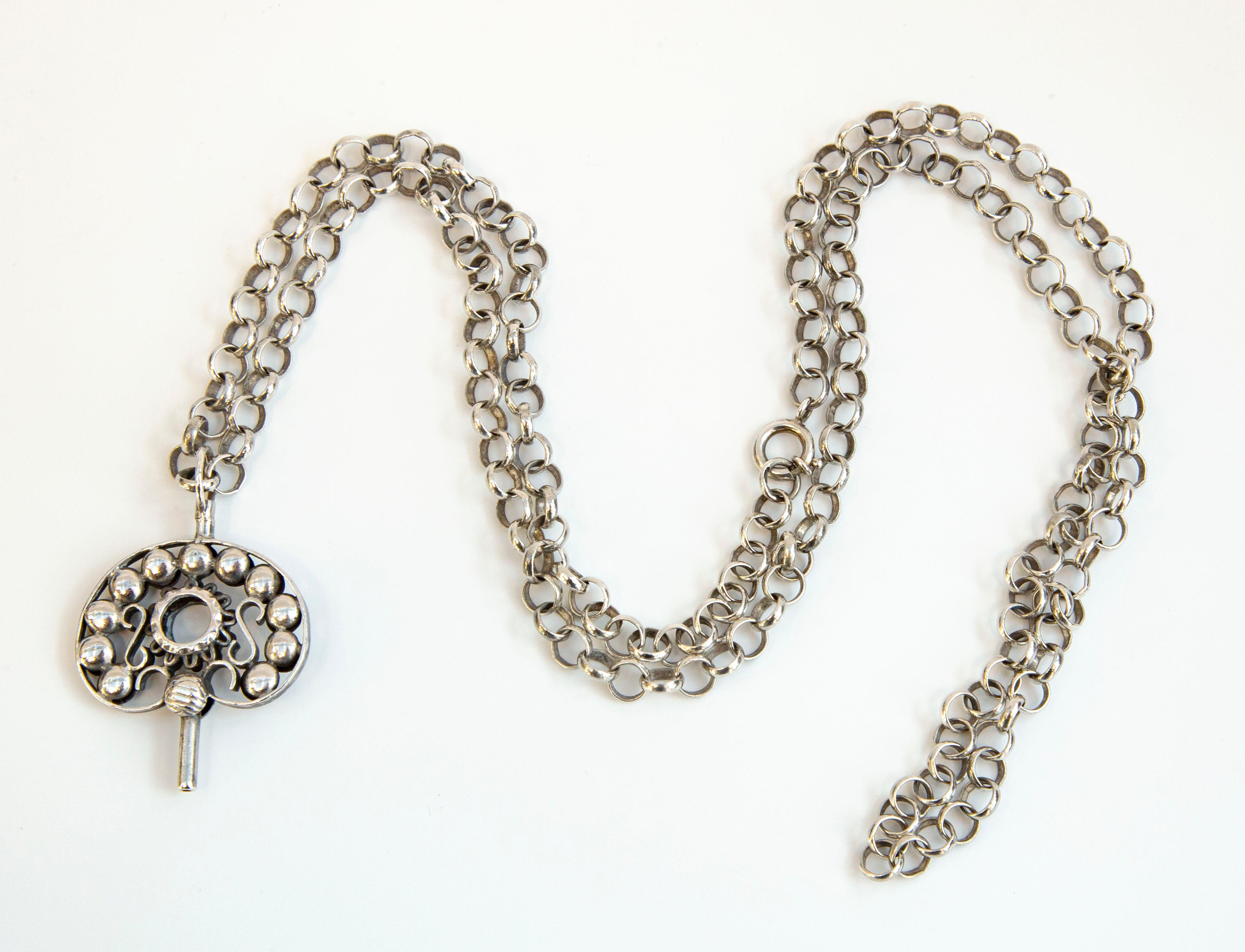 Victorian Antique XL 835 Silver Jasseron Necklace (80 cm) with Antique Silver Watch Key For Sale