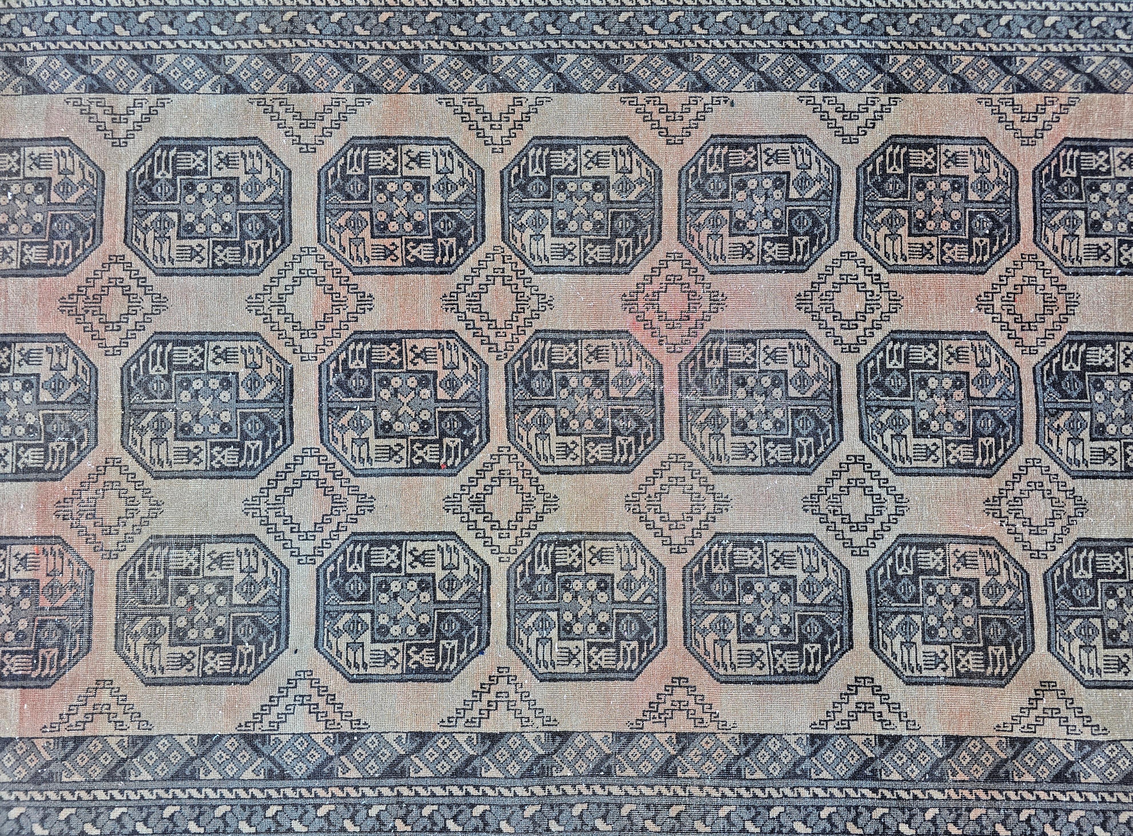 Antigua alfombra XL afgana Ersari, anudada a mano en Turkmenistán en la década de 1920 en venta 1