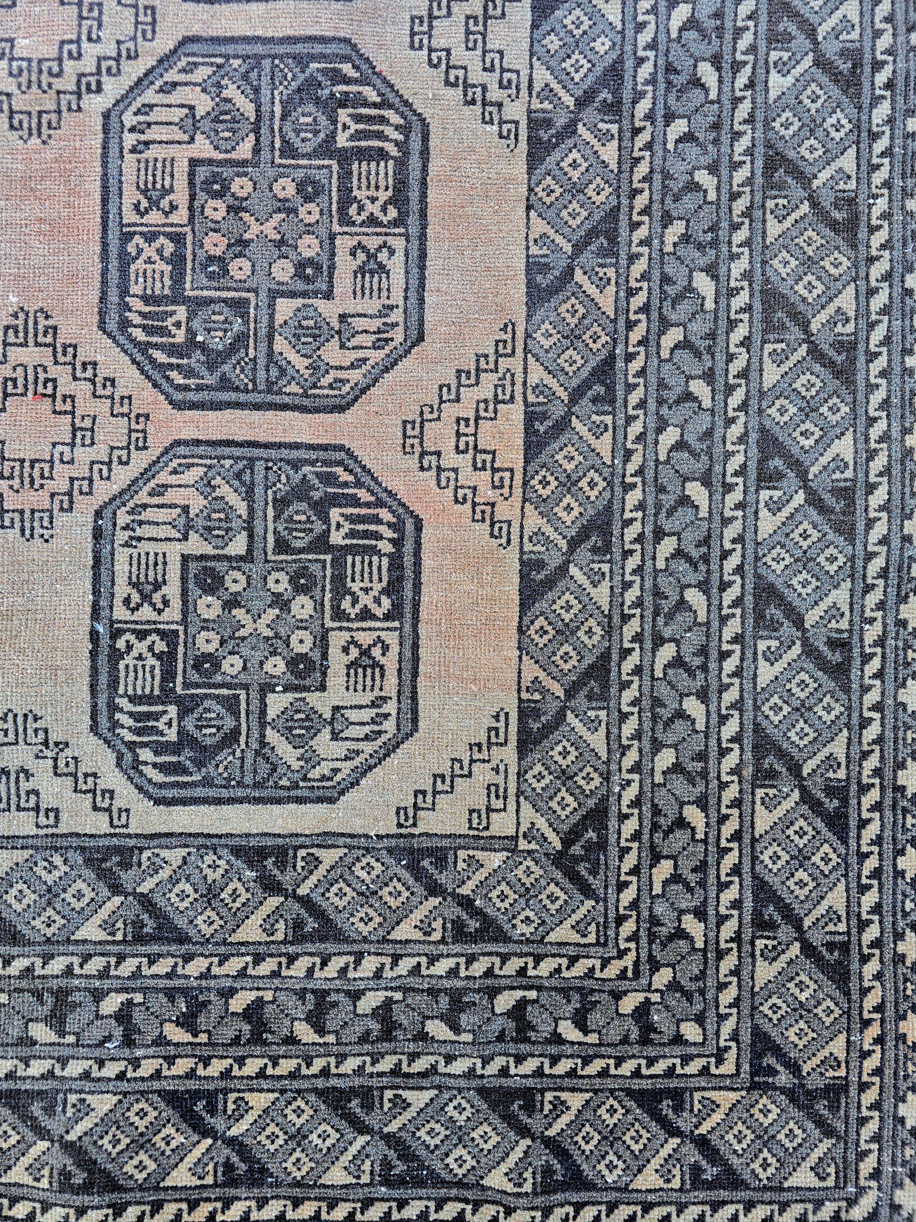 Antigua alfombra XL afgana Ersari, anudada a mano en Turkmenistán en la década de 1920 en venta 2